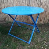 Folding garden table