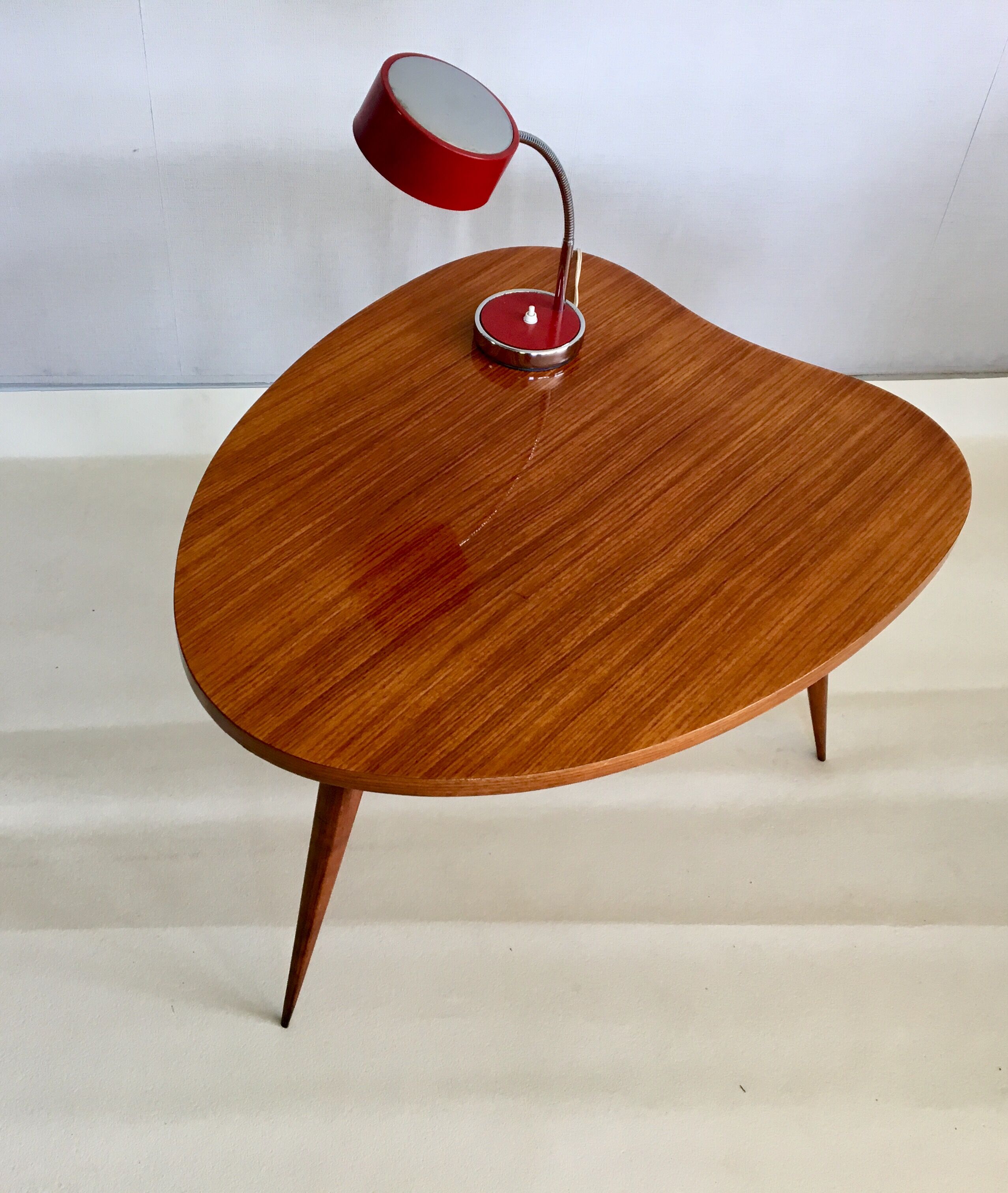 Table basse tripode scandinave