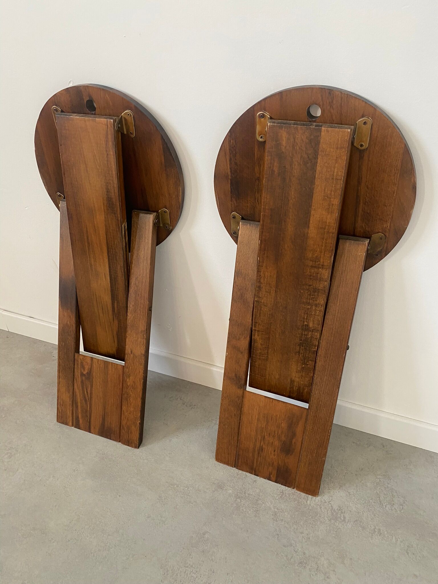 Lot 2 wooden stools