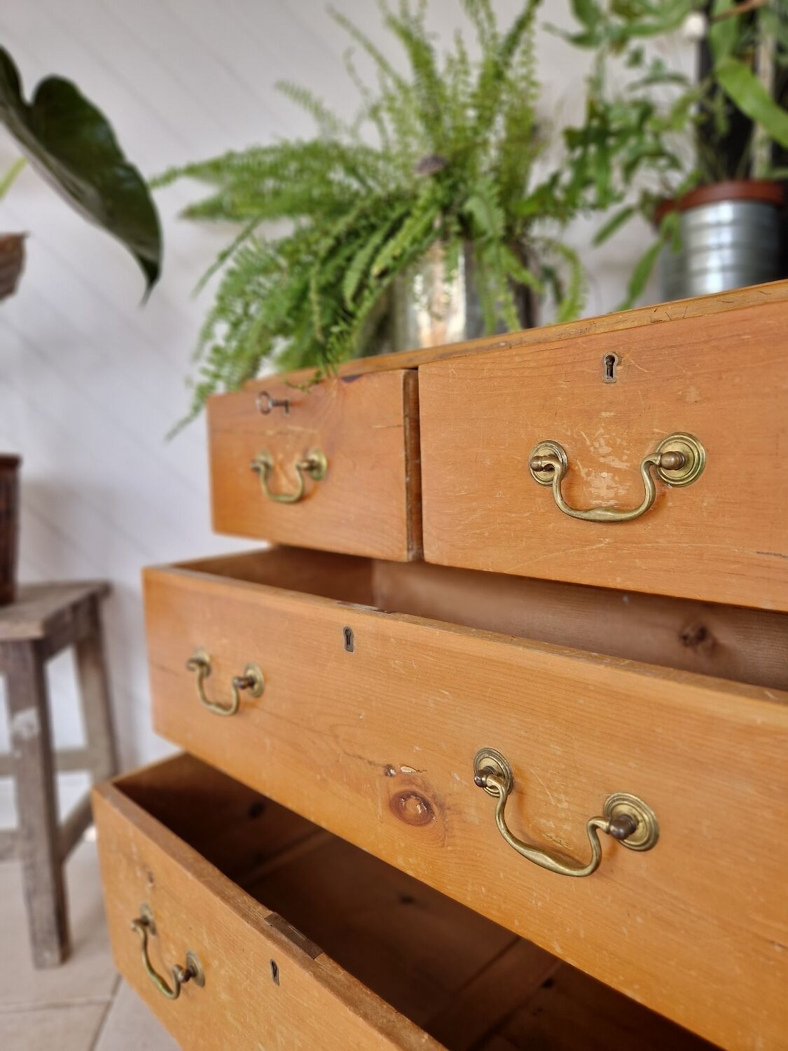 Pine chest of drawers