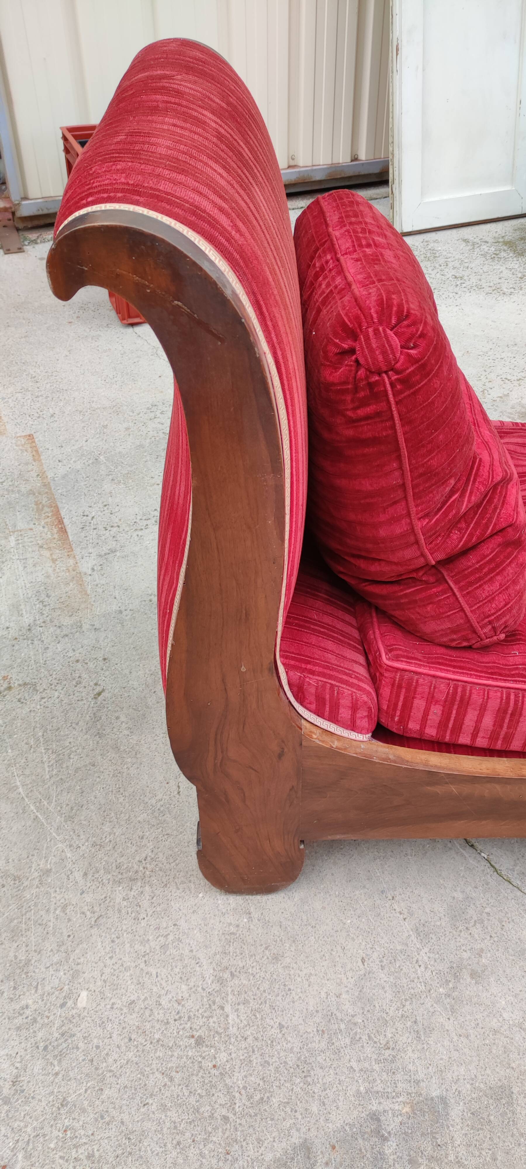 Meridian, old walnut and velvet daybed