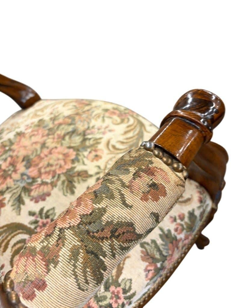Vintage baroque armchair/seat/chair with floral pattern