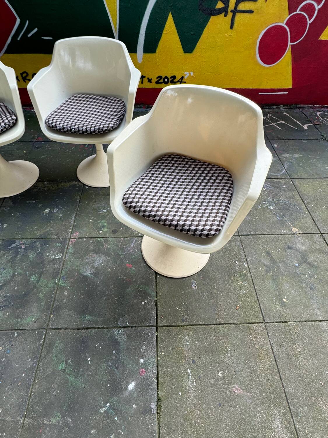 Series 4 tulip chairs