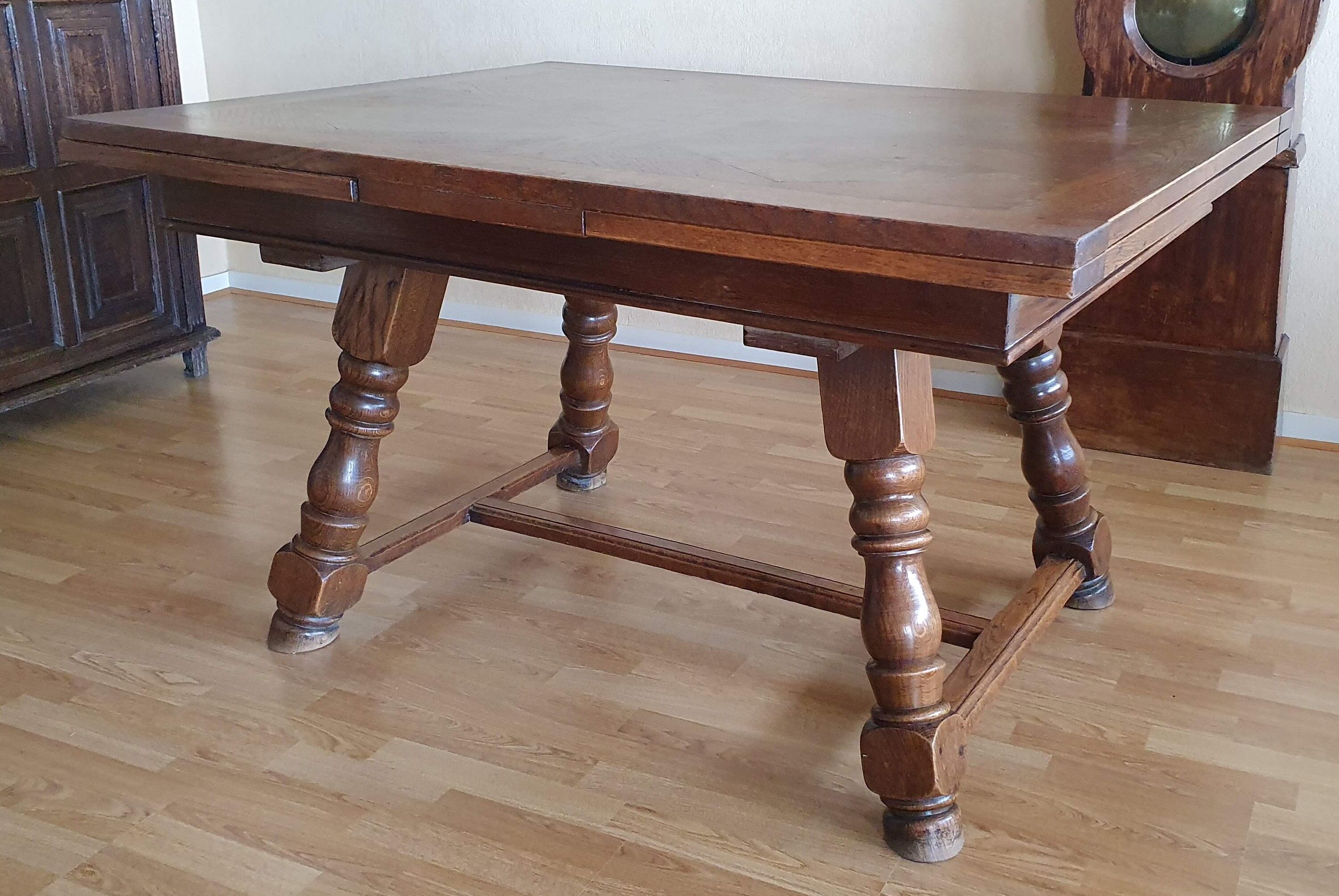 Oak extension table
