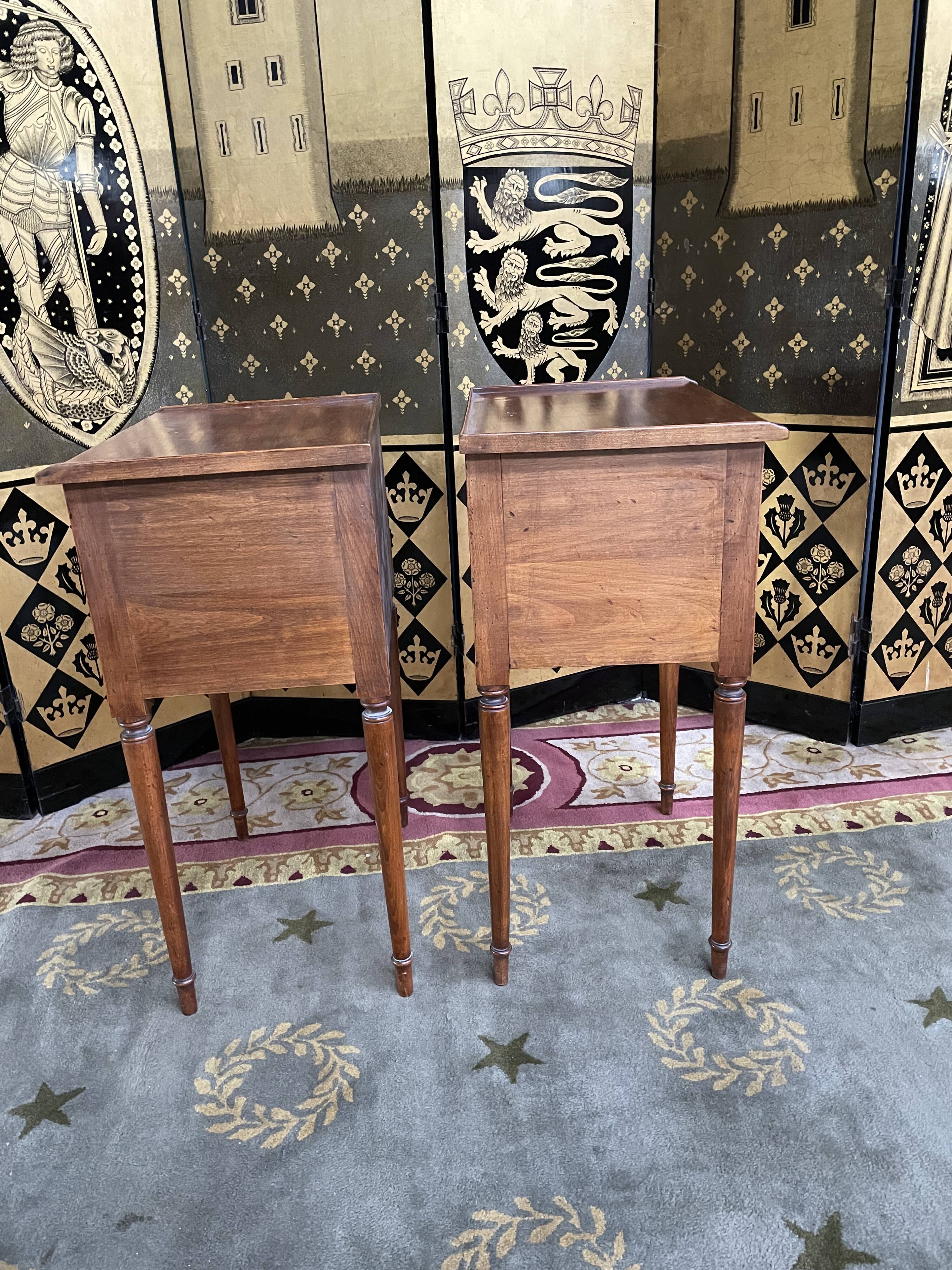 Paire de chevets de style Louis XVI