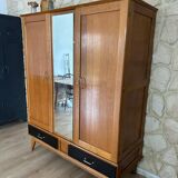 Two-tone compass foot wardrobe