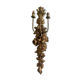 Carved wall lamp in wood of the seventeenth century