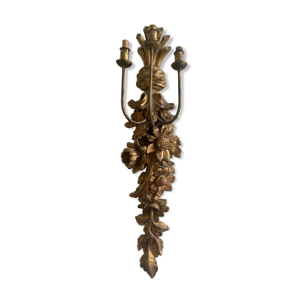 Carved wall lamp in wood of the seventeenth century