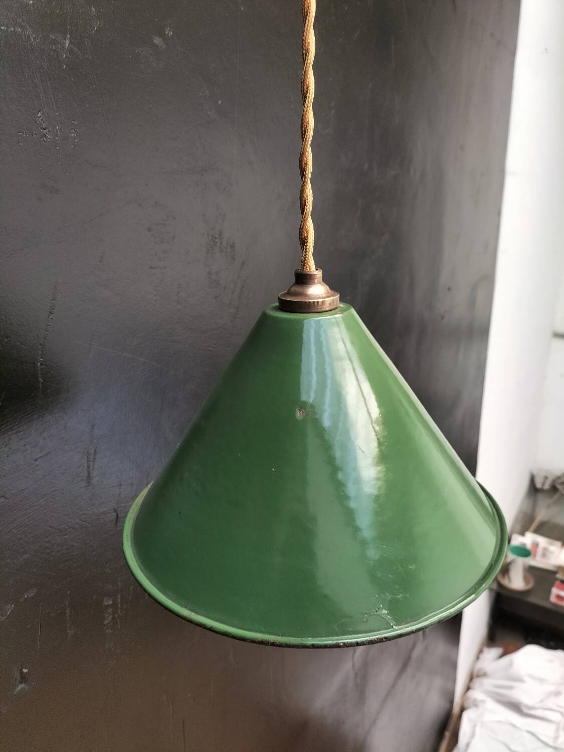 Enamelled sheet metal cone suspension
