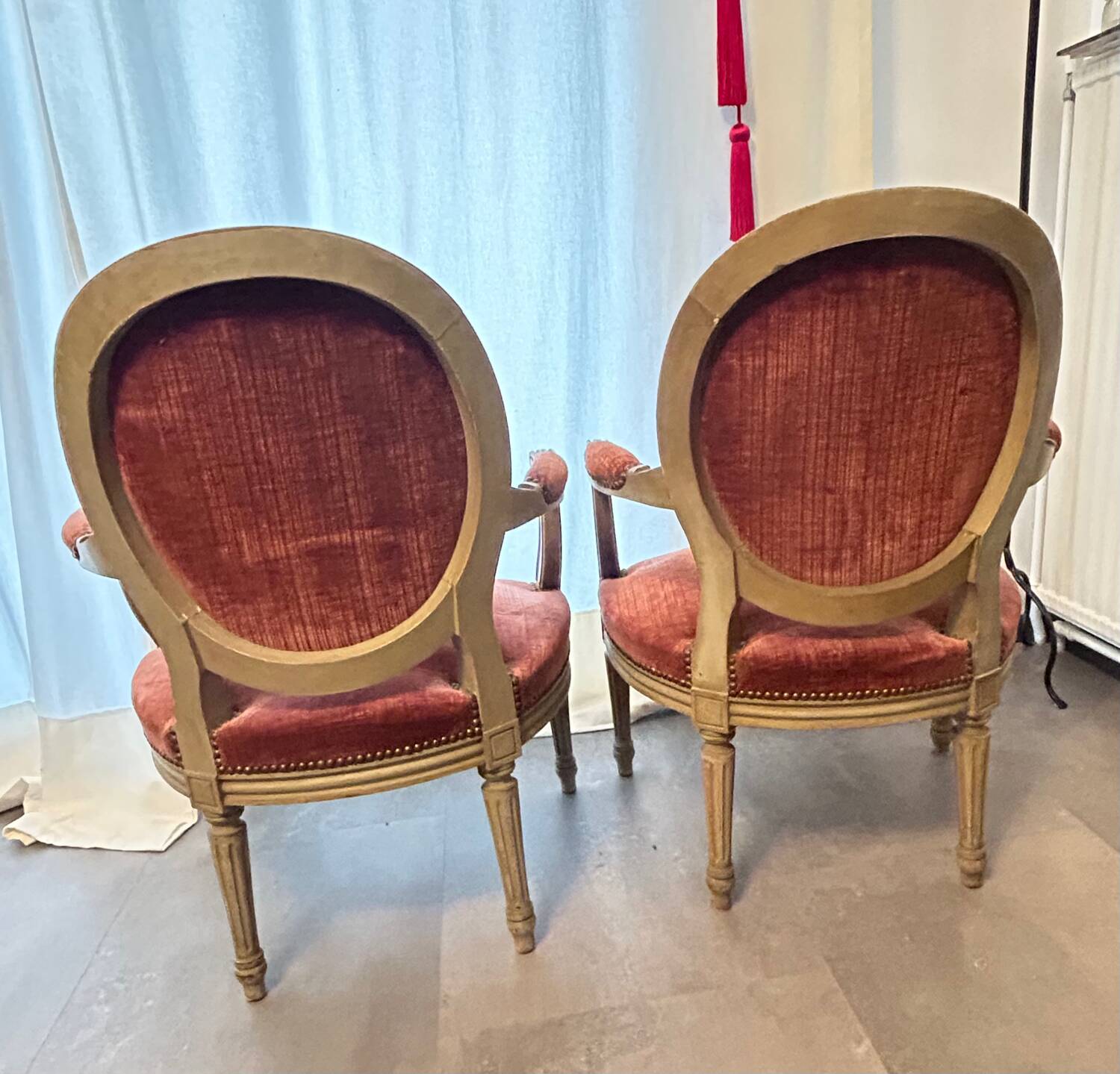 2 Louis XV style armchairs in wood and old pink velvet