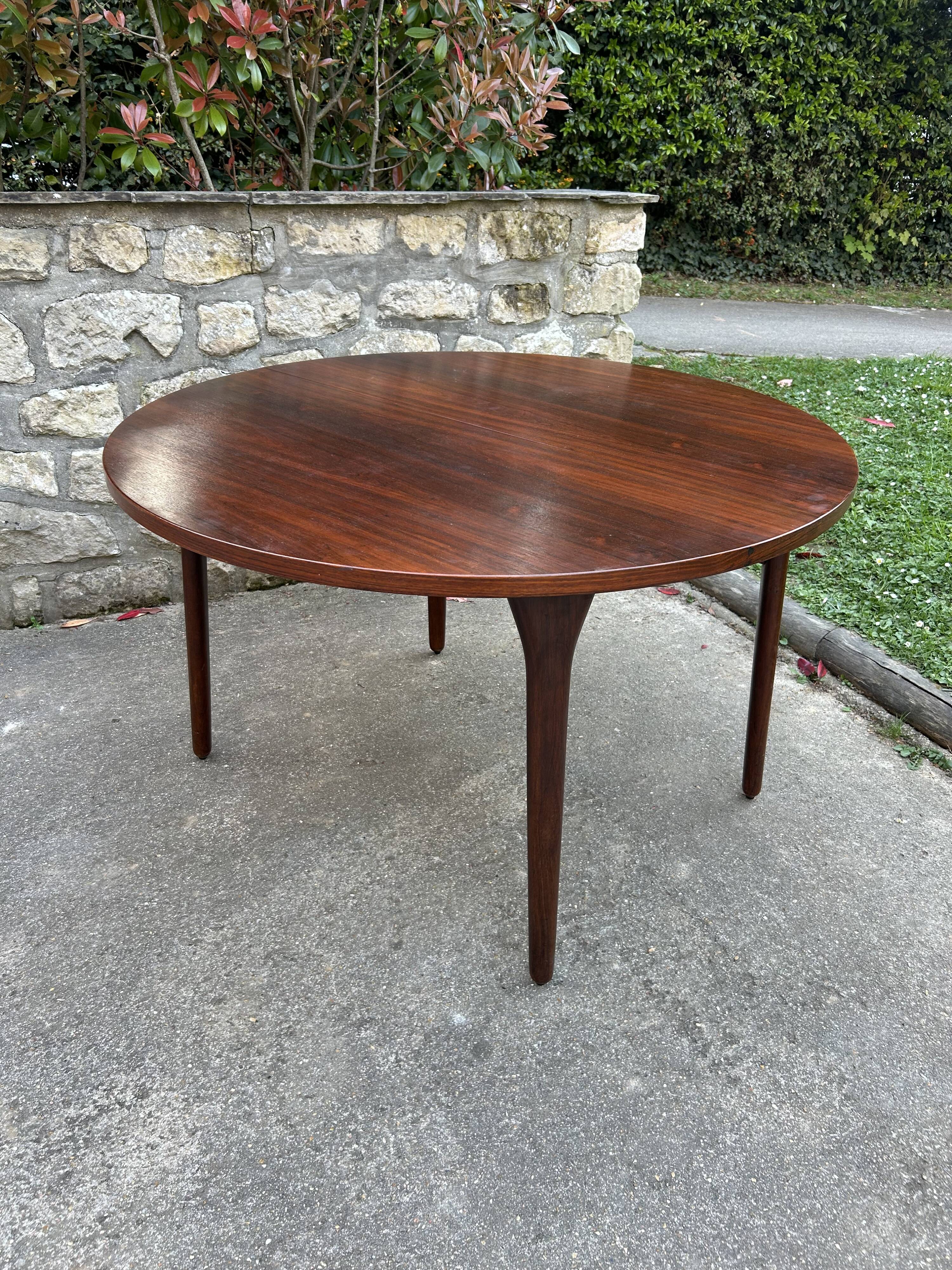 Round rosewood dining table by H. Henning for B. Hansen, 4/8 people.