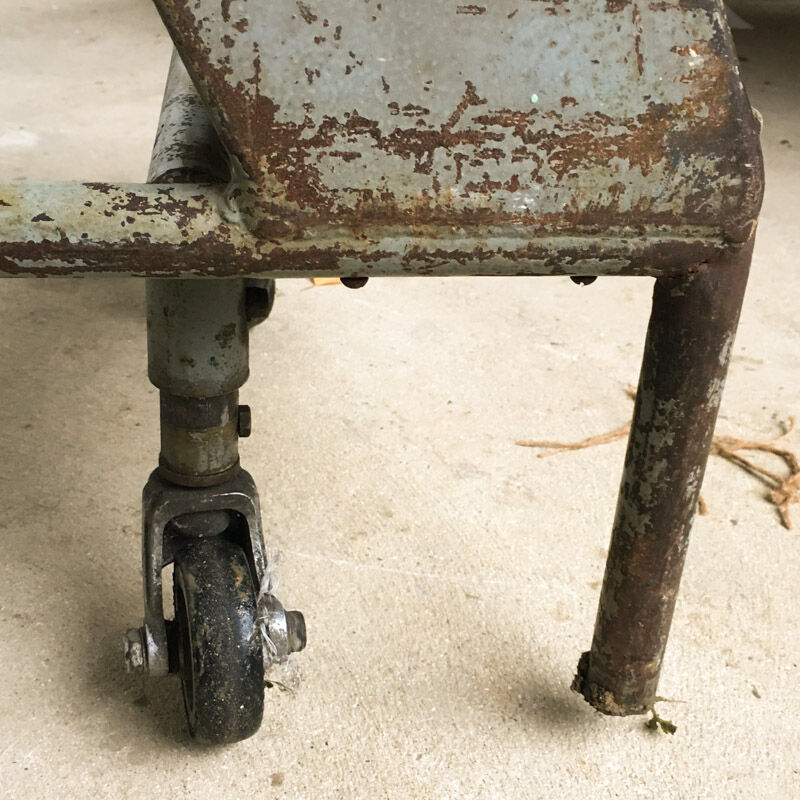 Mobile stool of workshop