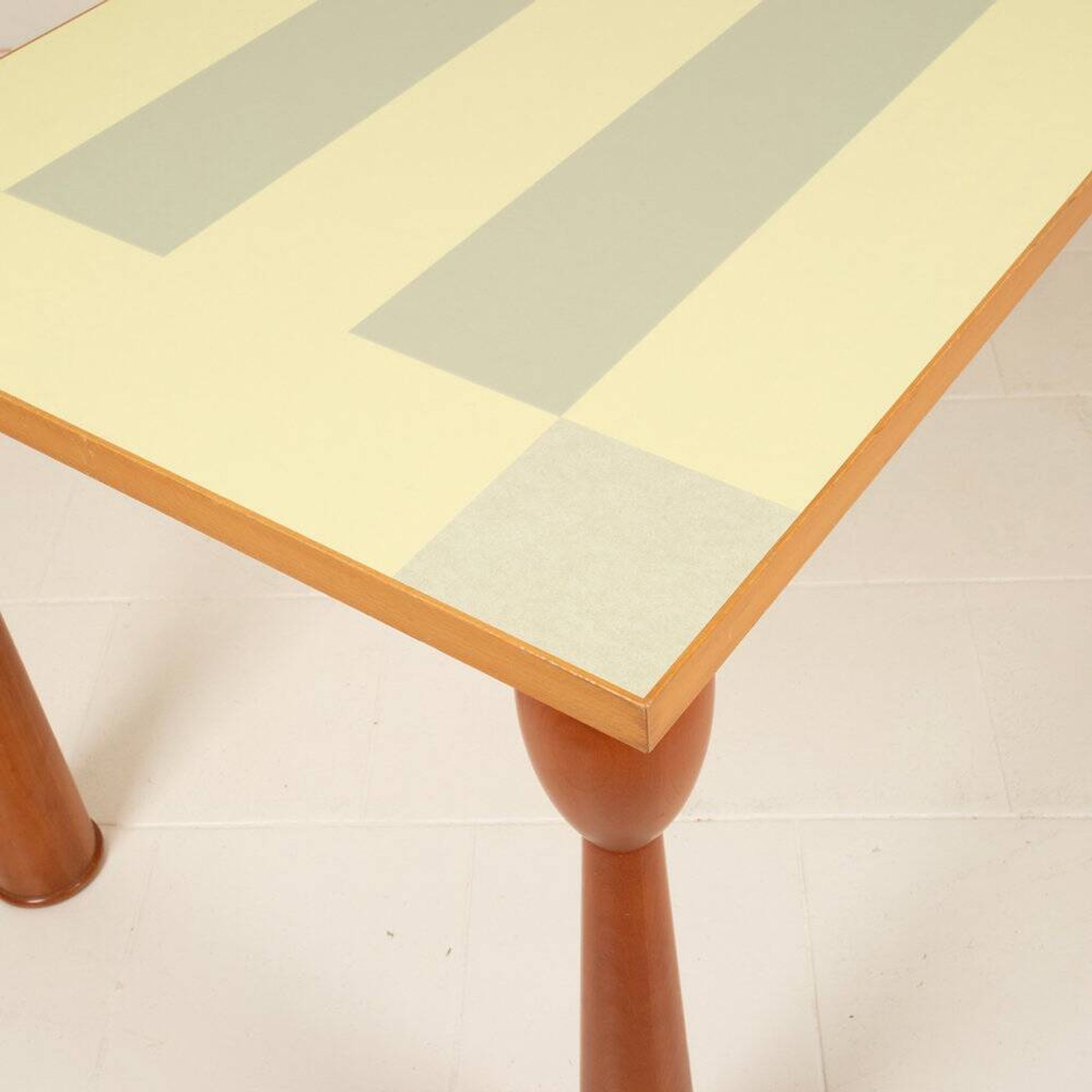 Table Alicudi par Ettore Sottsass pour Zanotta