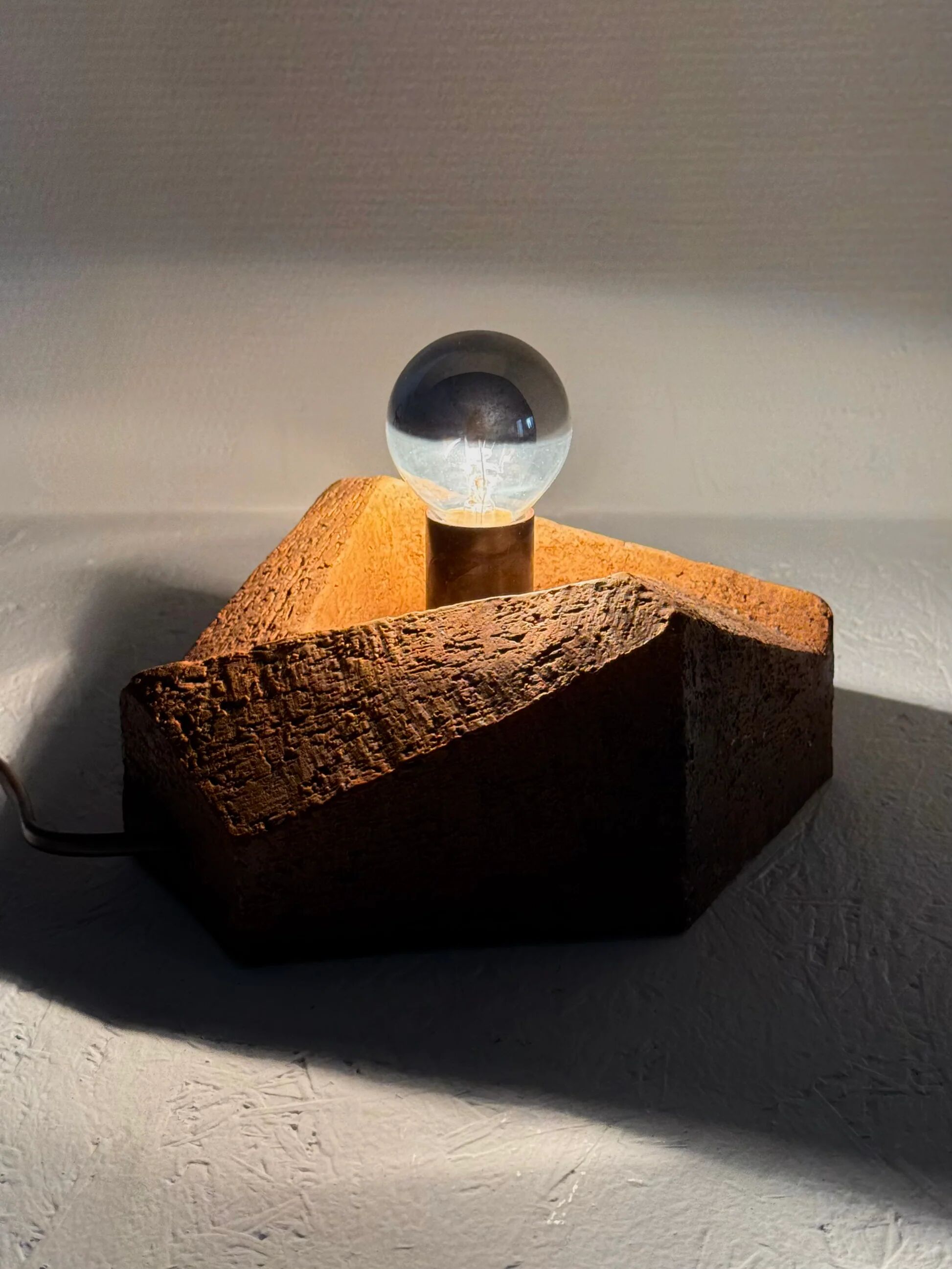Lampe murale en céramique vintage brutaliste
