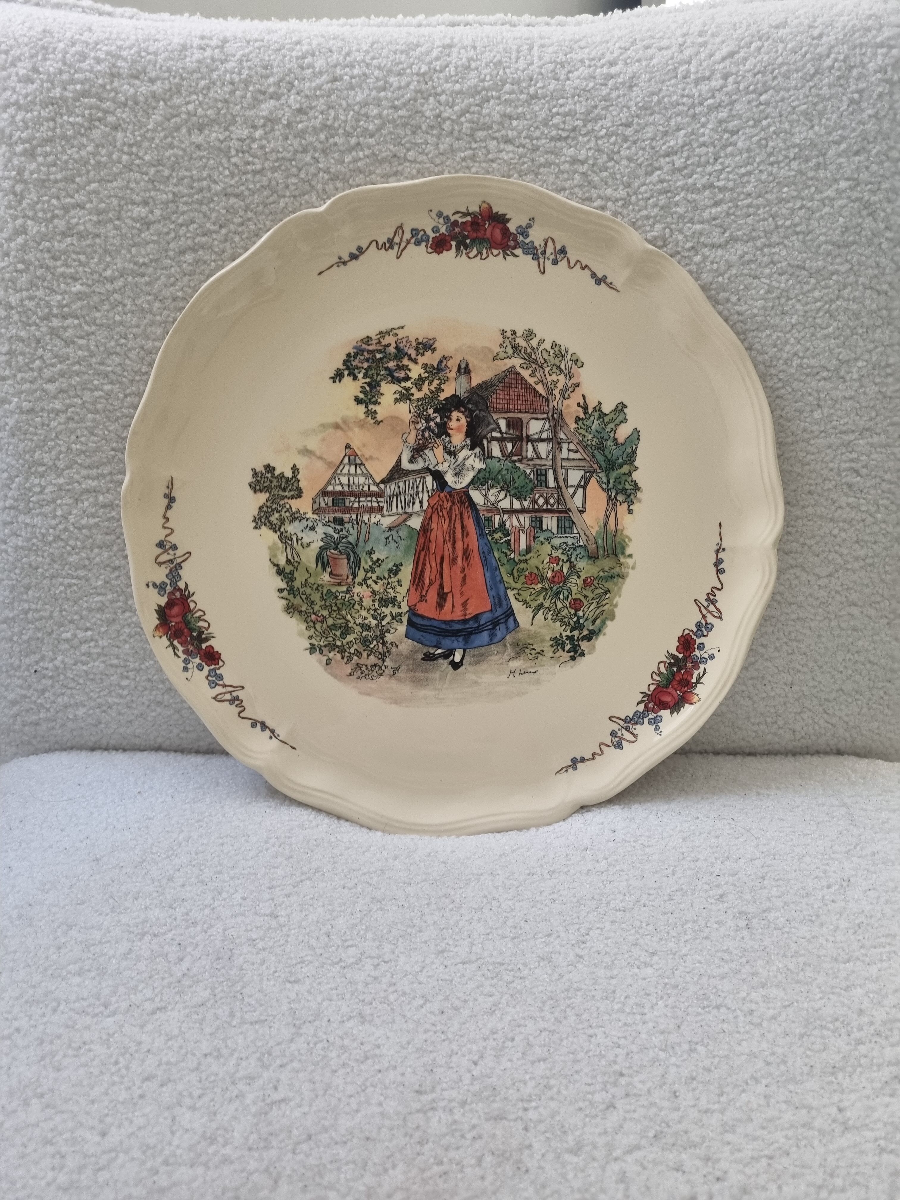 Large round serving dish earthenware Sarreguemines - OBERNAI - H. LOUX