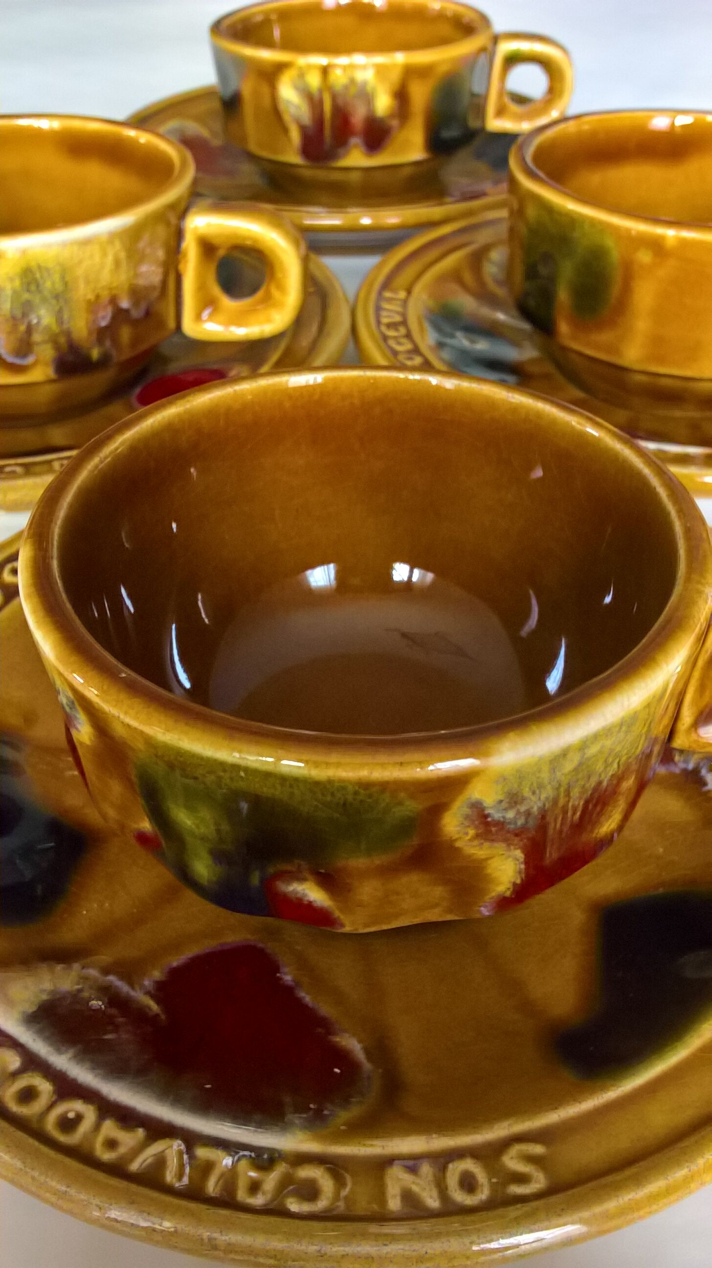 4 coffee cups bistro