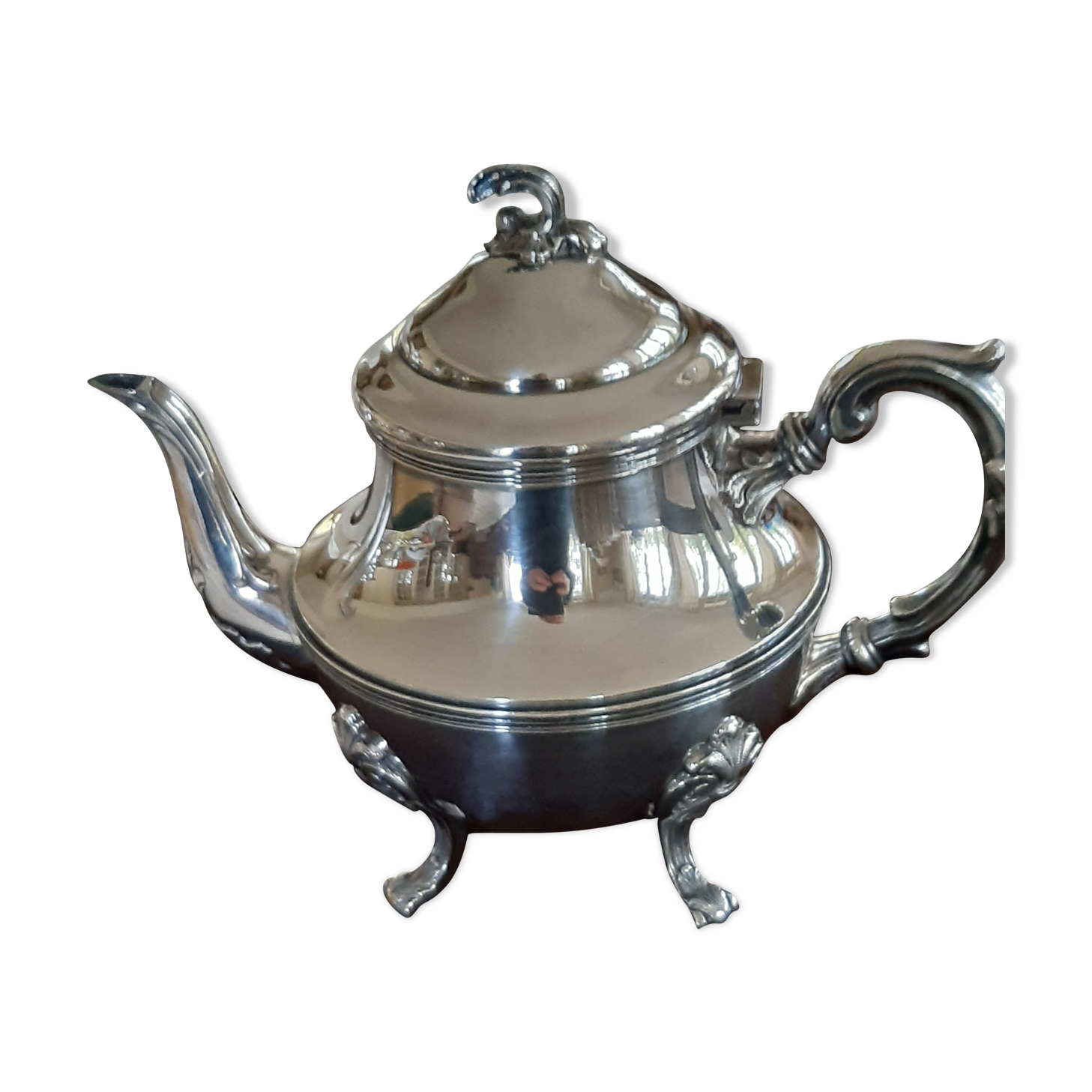 Teapot in silver metal