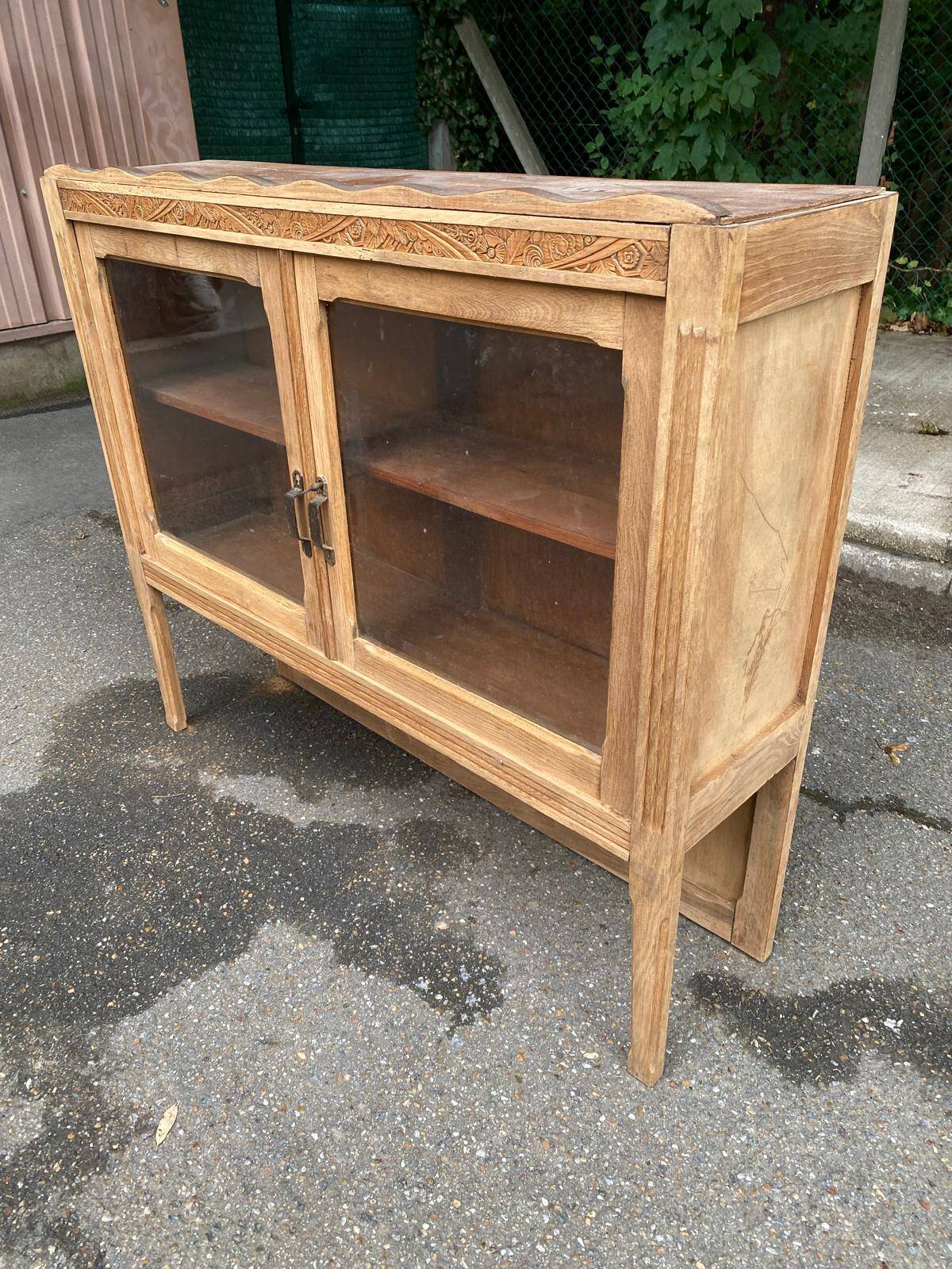 Vitrine vaisselier vintage en bois massif art déco 1950