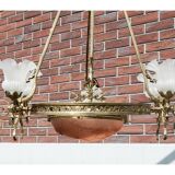 Grand lustre en laiton, Europe occidentale, milieu du XXe siècle.