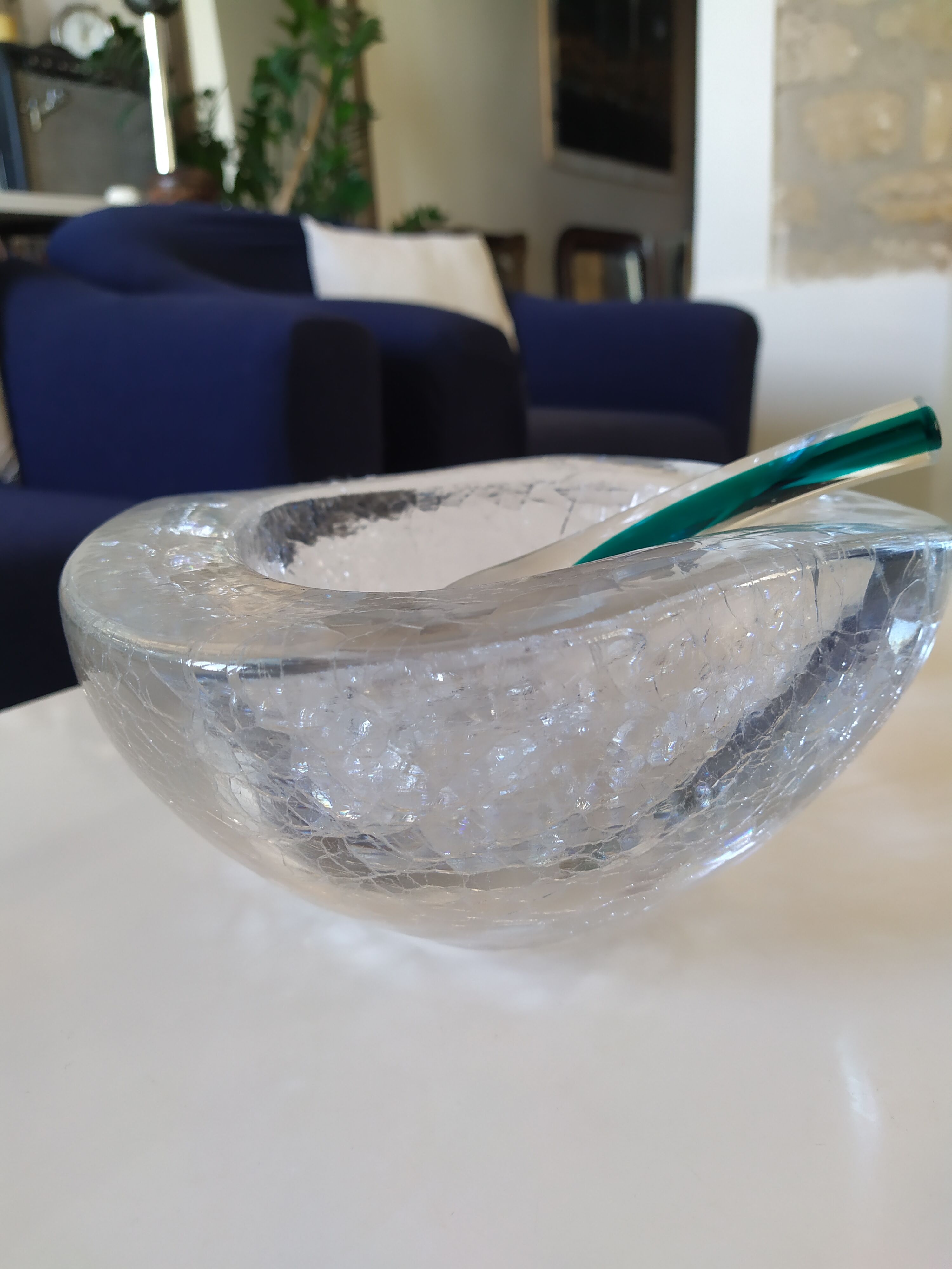 Imposing cracked glass mortar