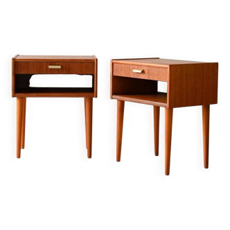 Paire de tables de chevet scandinaves vintage avec poignées en laiton
