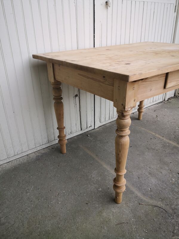 Table à manger en bois vintage pieds tournés style table ferme