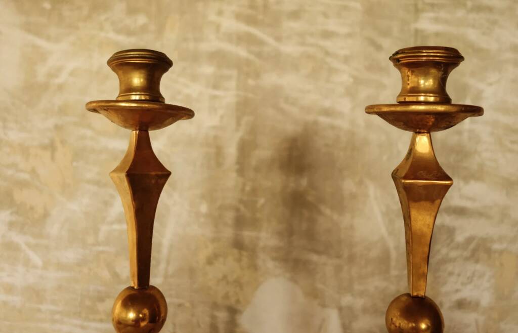 Contemporary brass candlesticks.