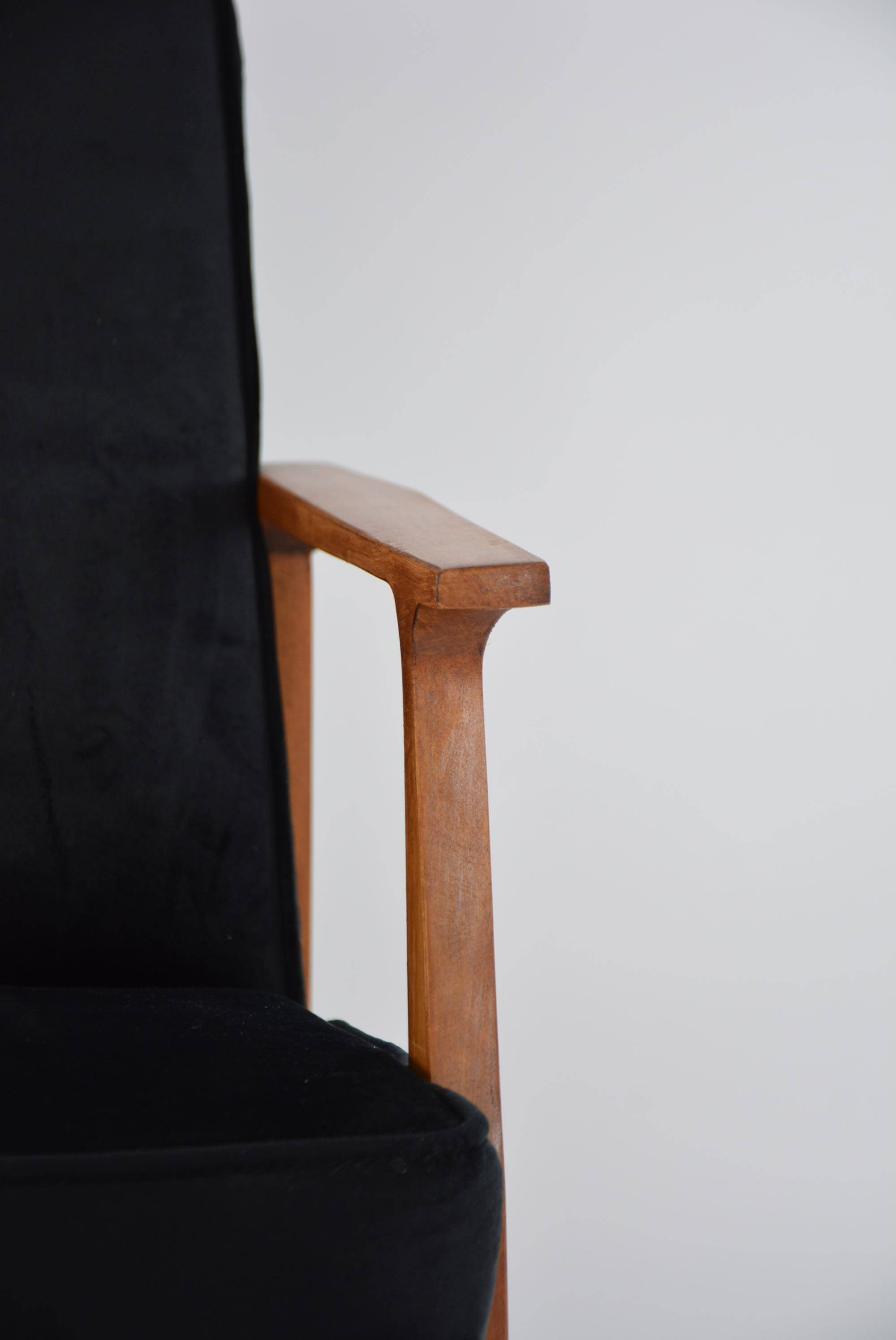 Mr black velvet armchair