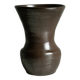 Vase en céramique marron foncé