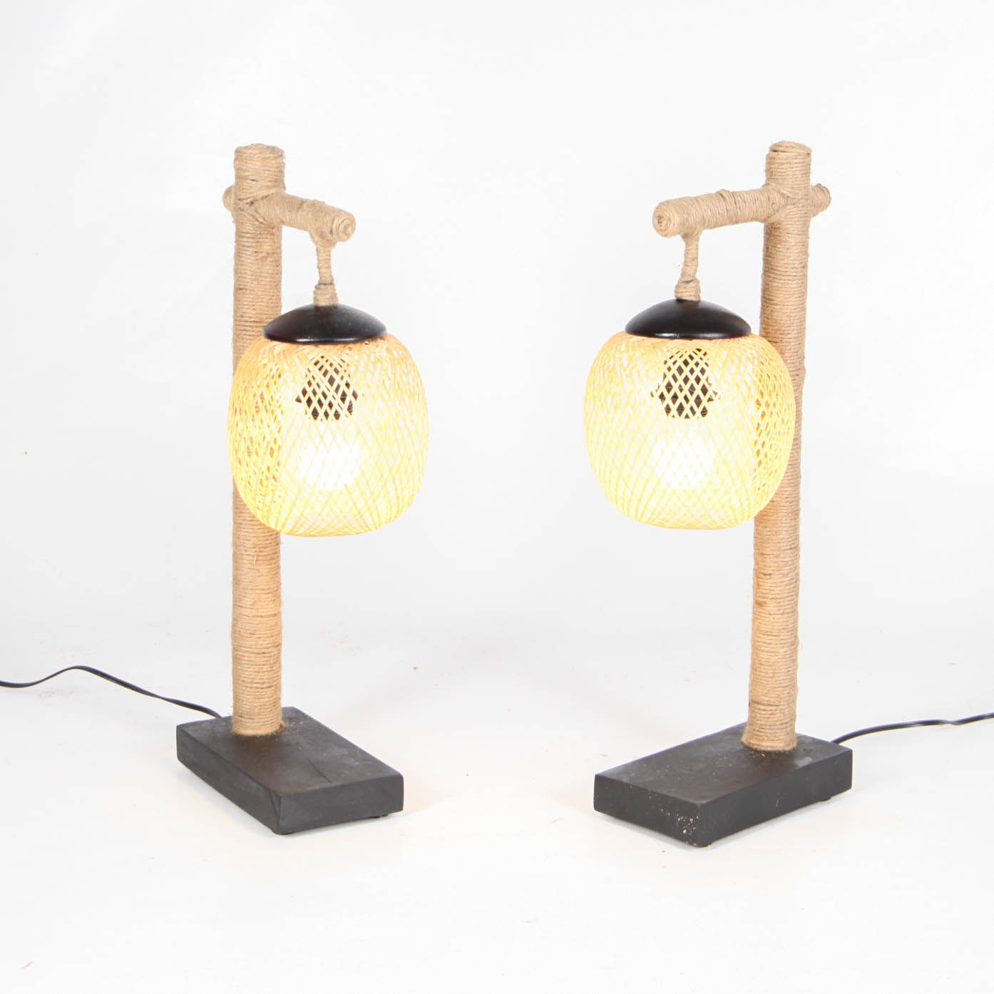 Paire de lampes en bambou et corde