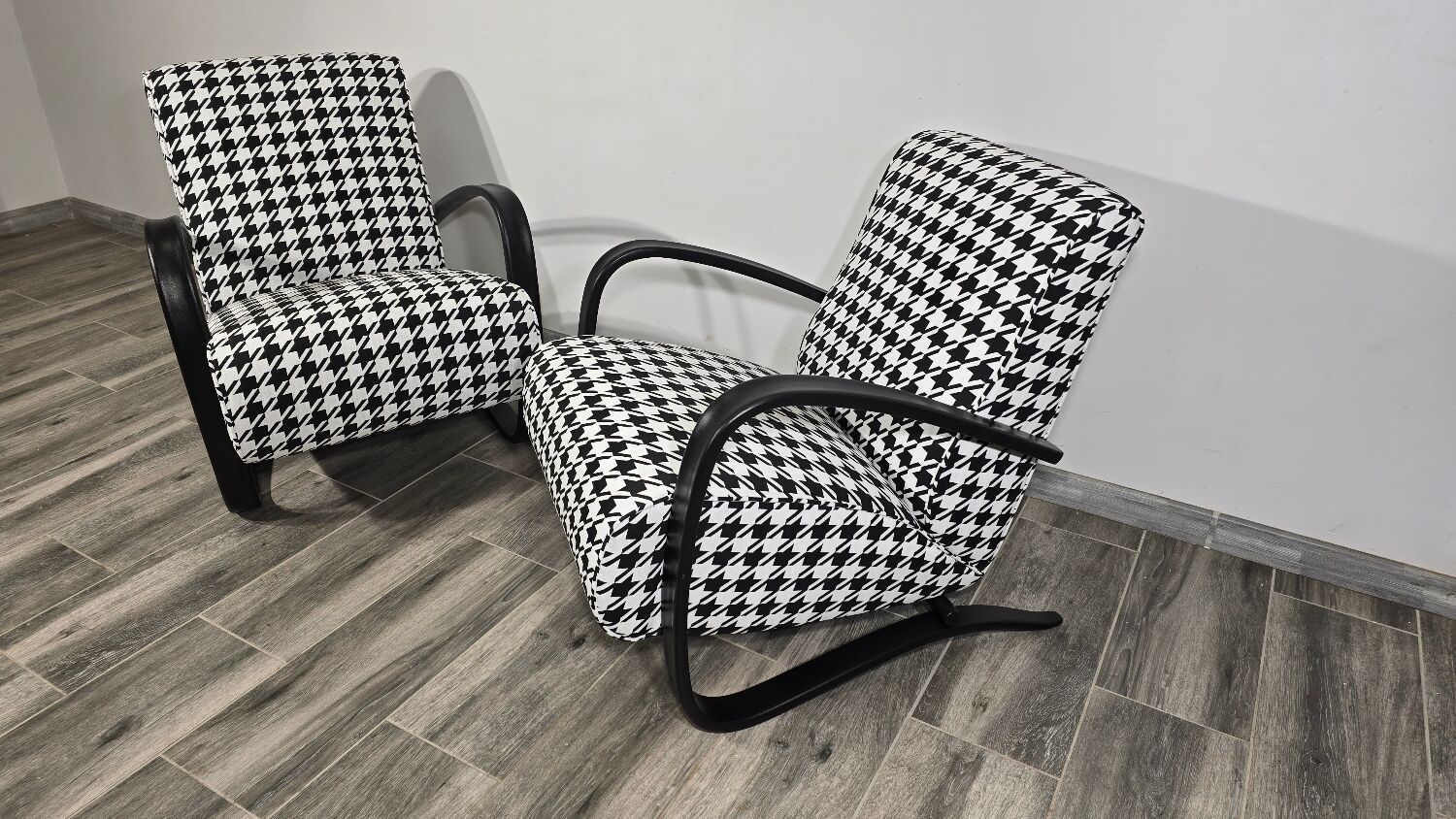 Ensemble de fauteuils H-269 par Jindřich Halabala, années 1940.