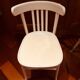 Paire de chaises bistrot peintes en blanc