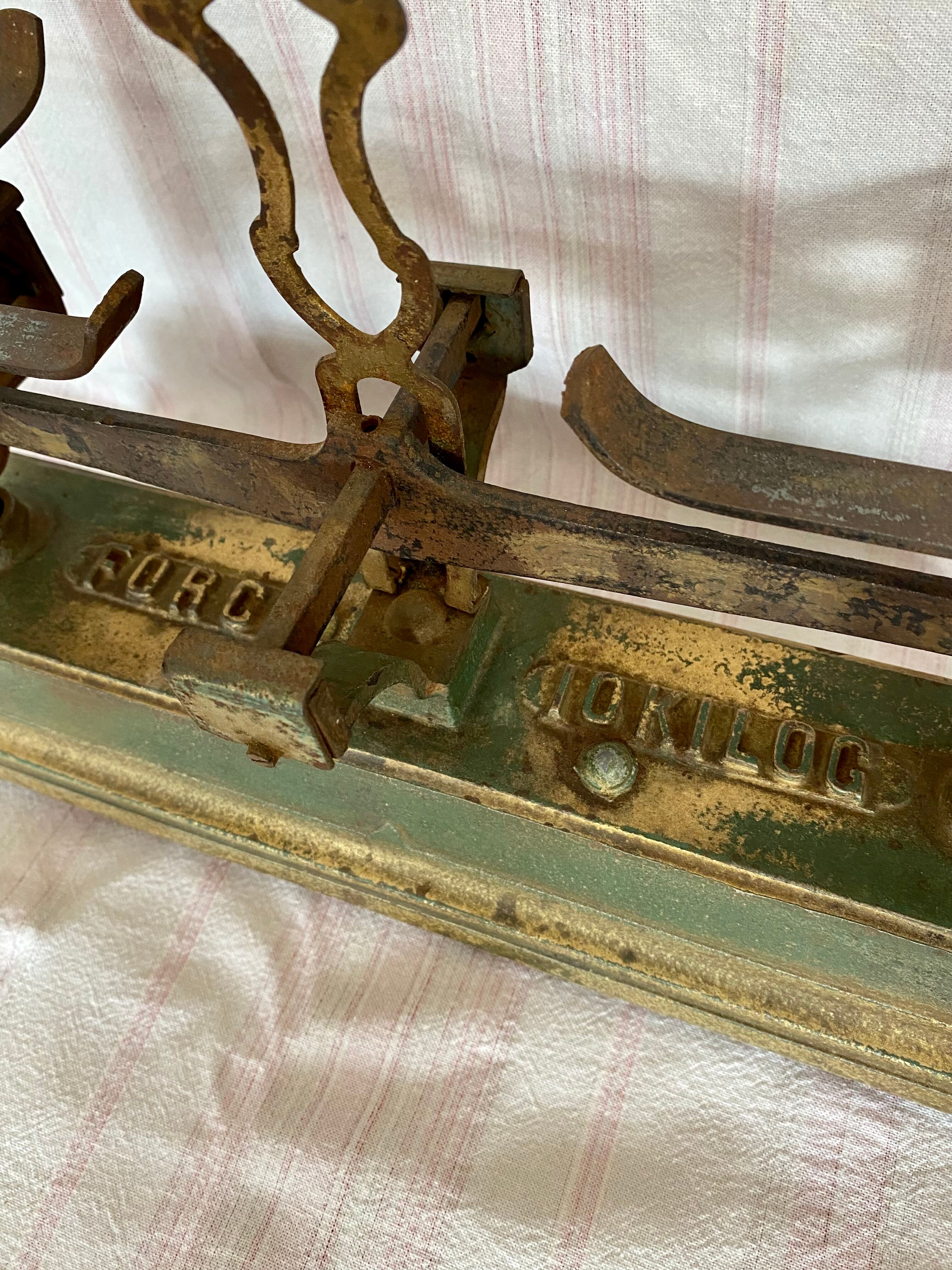Ancienne Balance Roberval En Fonte Noire - France - Plateaux - Déco Industrielle - Pèse 1 Kg