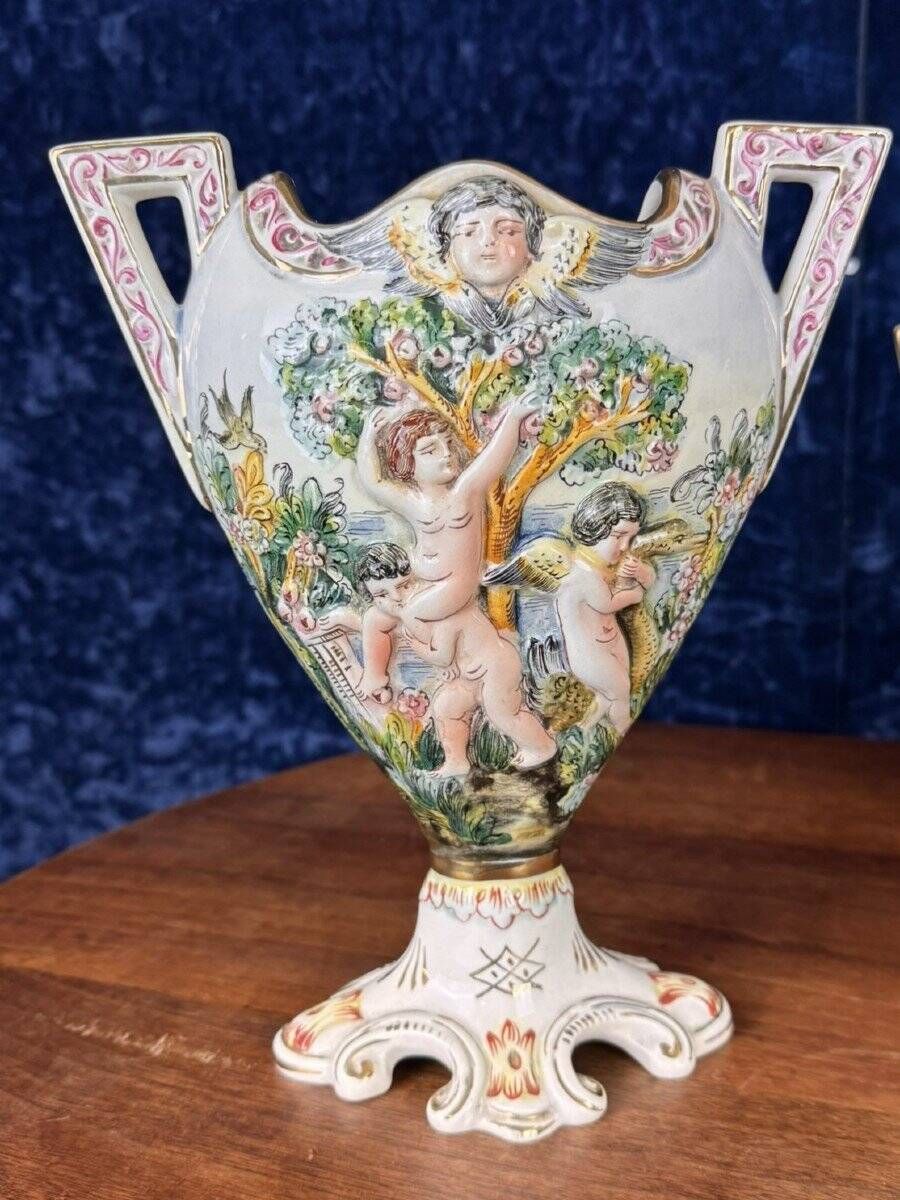 Capodimonte: Triptych Garniture with Cherubs in Porcelain