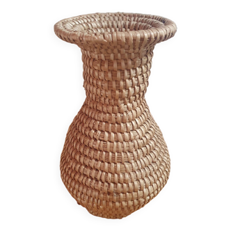 Vase entirely in woven rattan for dried flowers