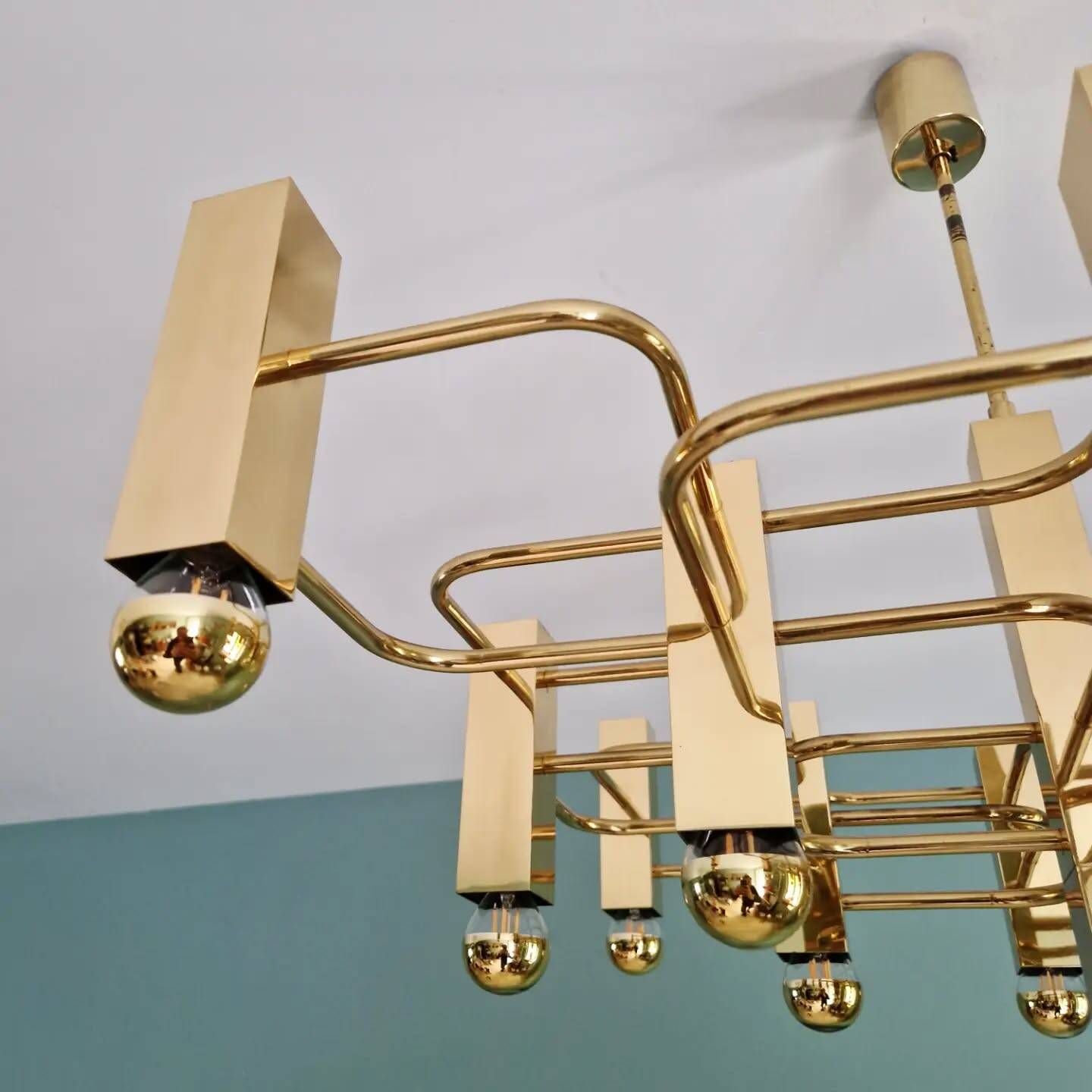 Geometric brass chandelier, design by Gaetano Sciolari, Boulanger, 1970.