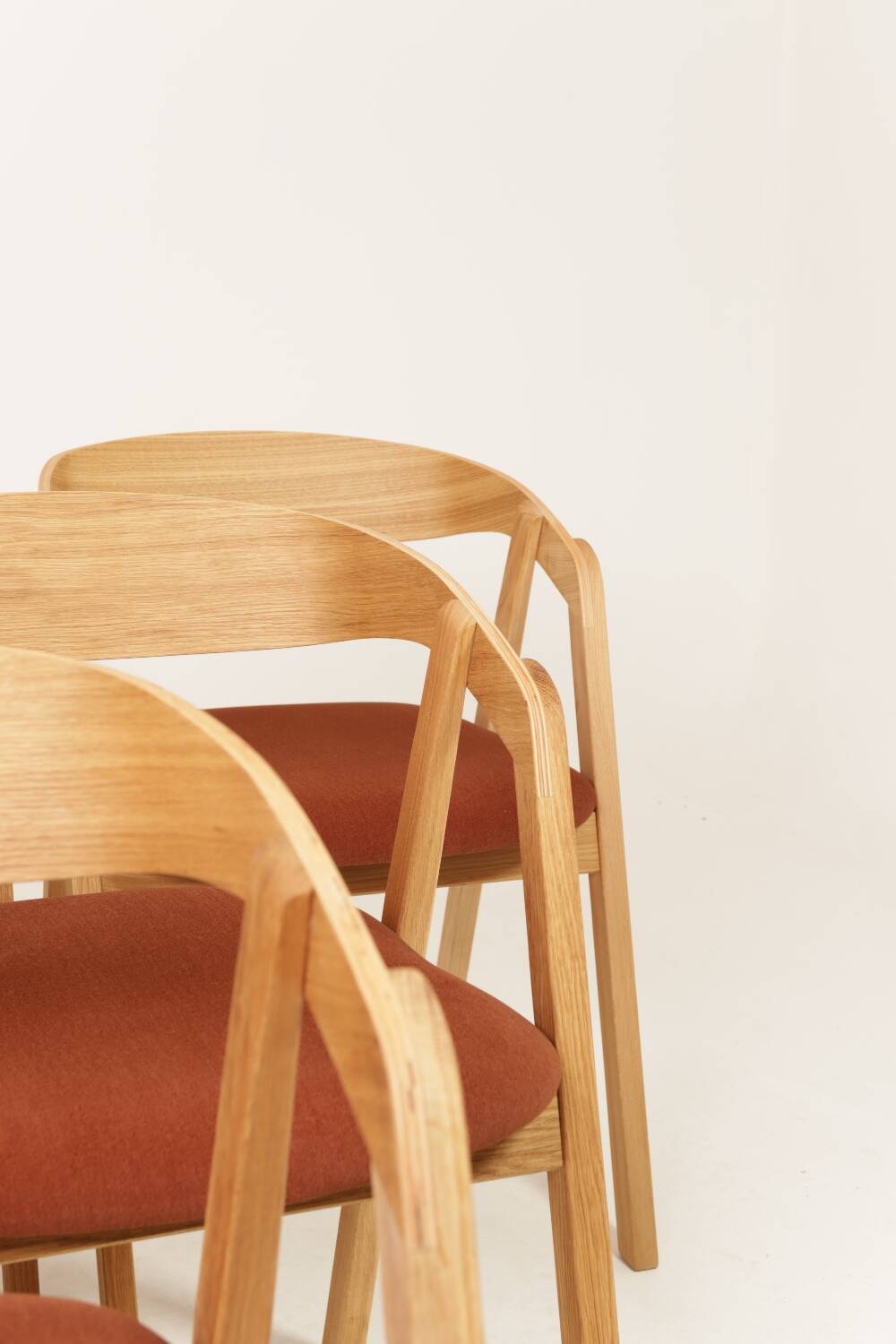Set of 6 Dining Chairs – Natural Oak & Terracota Upholstery