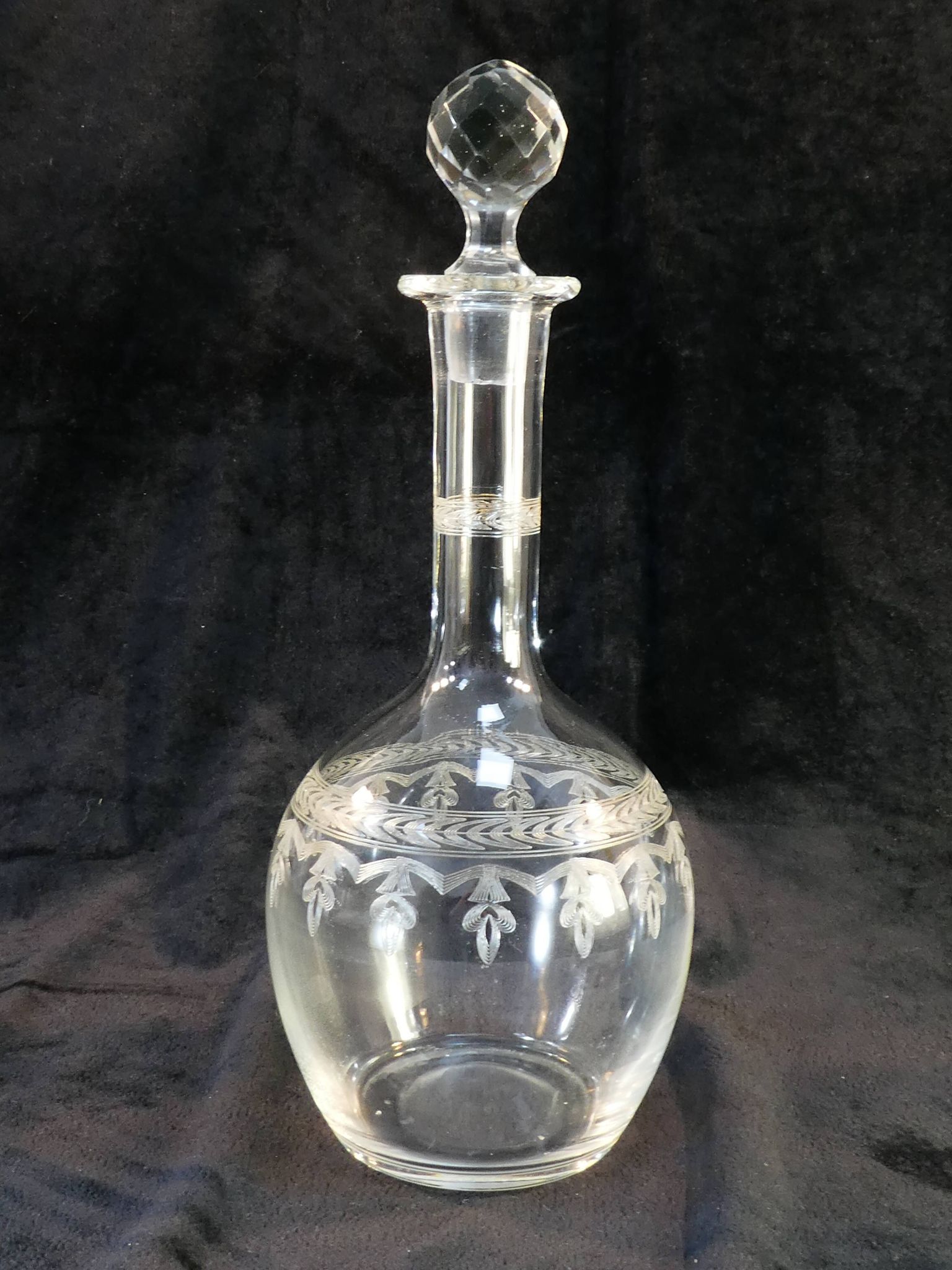 Carafe en verre soufflé et gravé