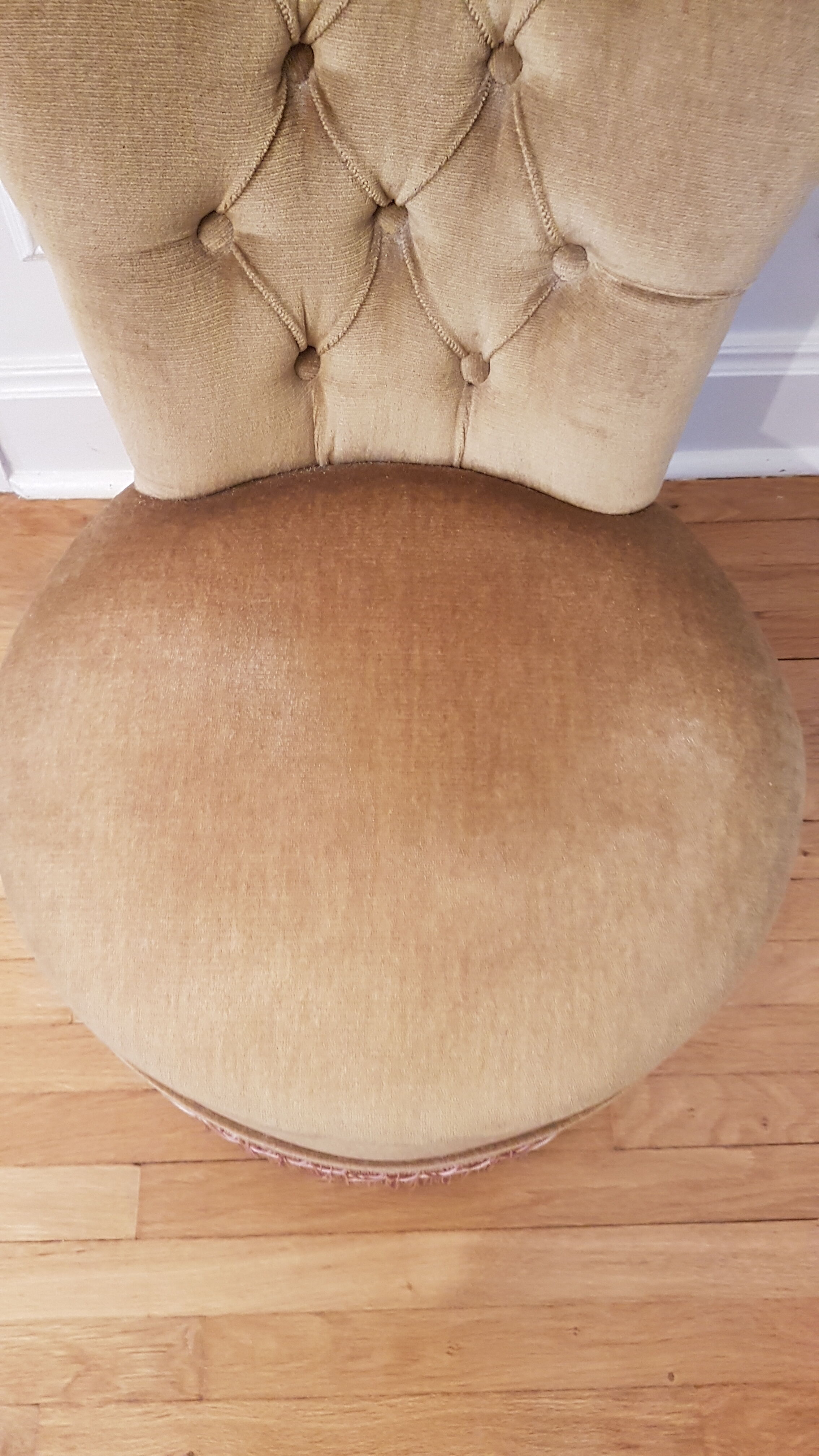 Toad armchair