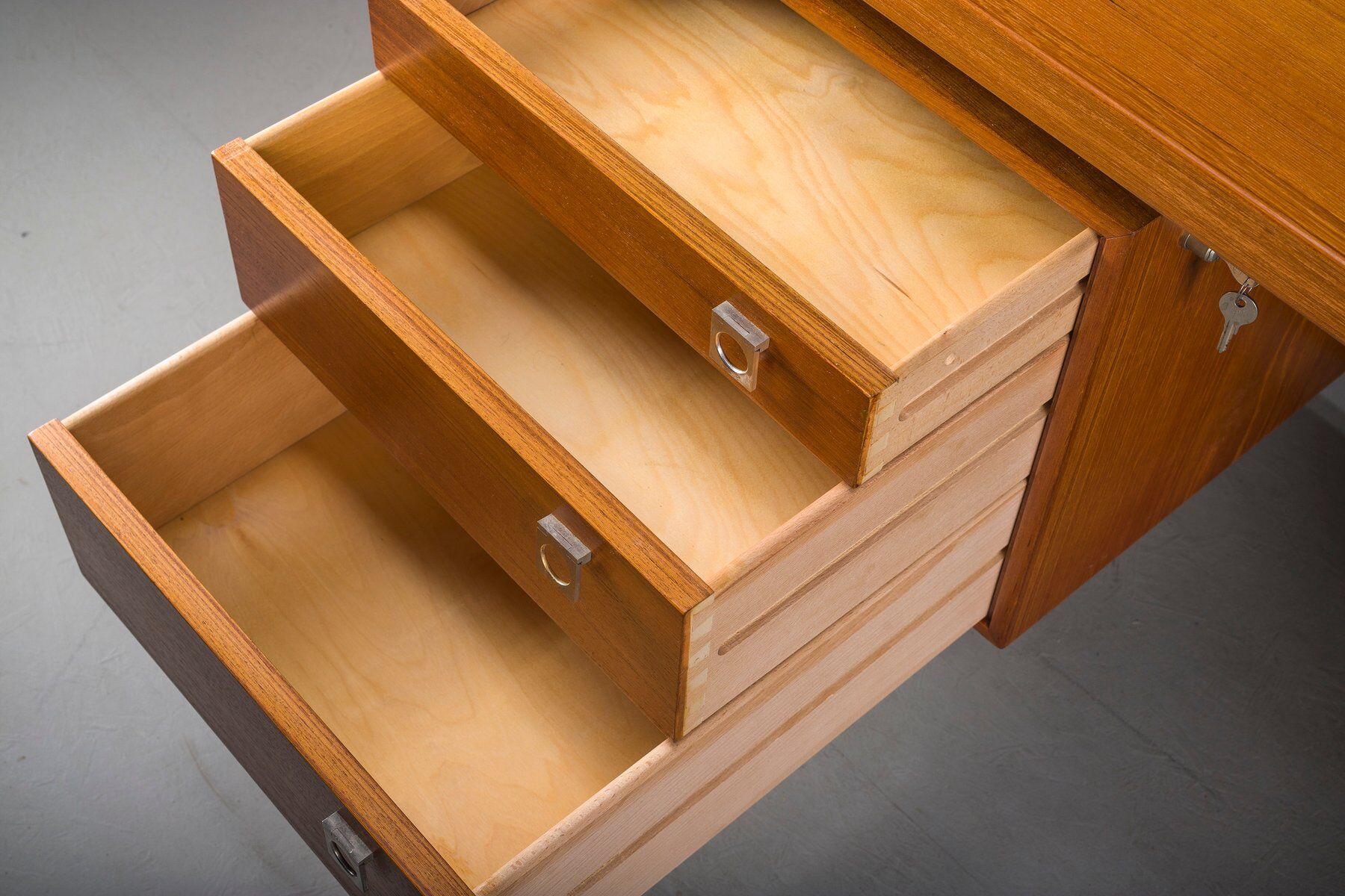Bureau exécutif danois en teck par Arne Vodder pour H.P. Hansen, années 1960