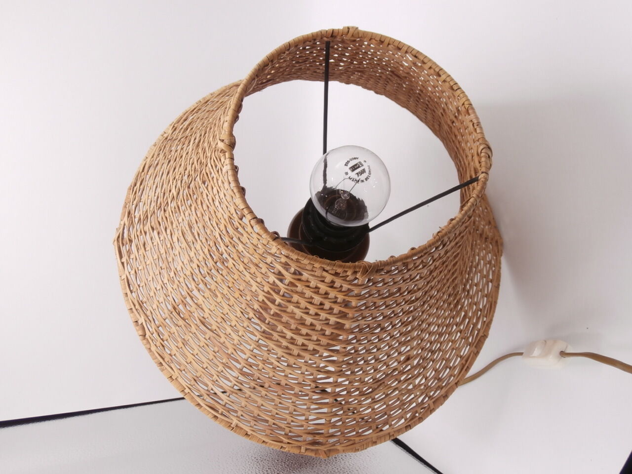 Lamp in wood and wicker