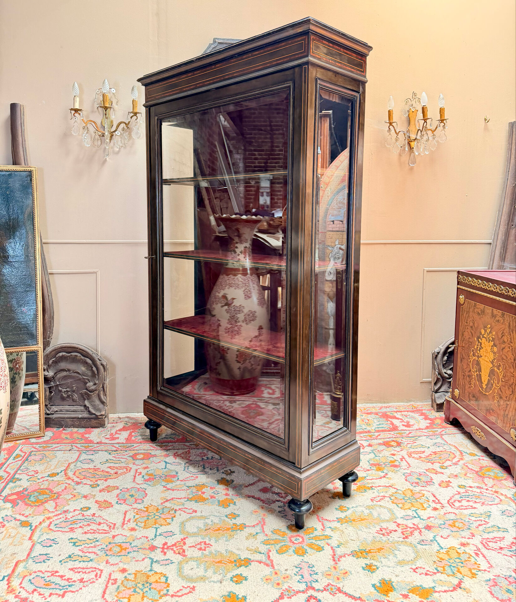 VITRINE DE PRÉSENTATION EN BOIS NOIRCI DE STYLE LOUIS XVI XIX EME SIÈC