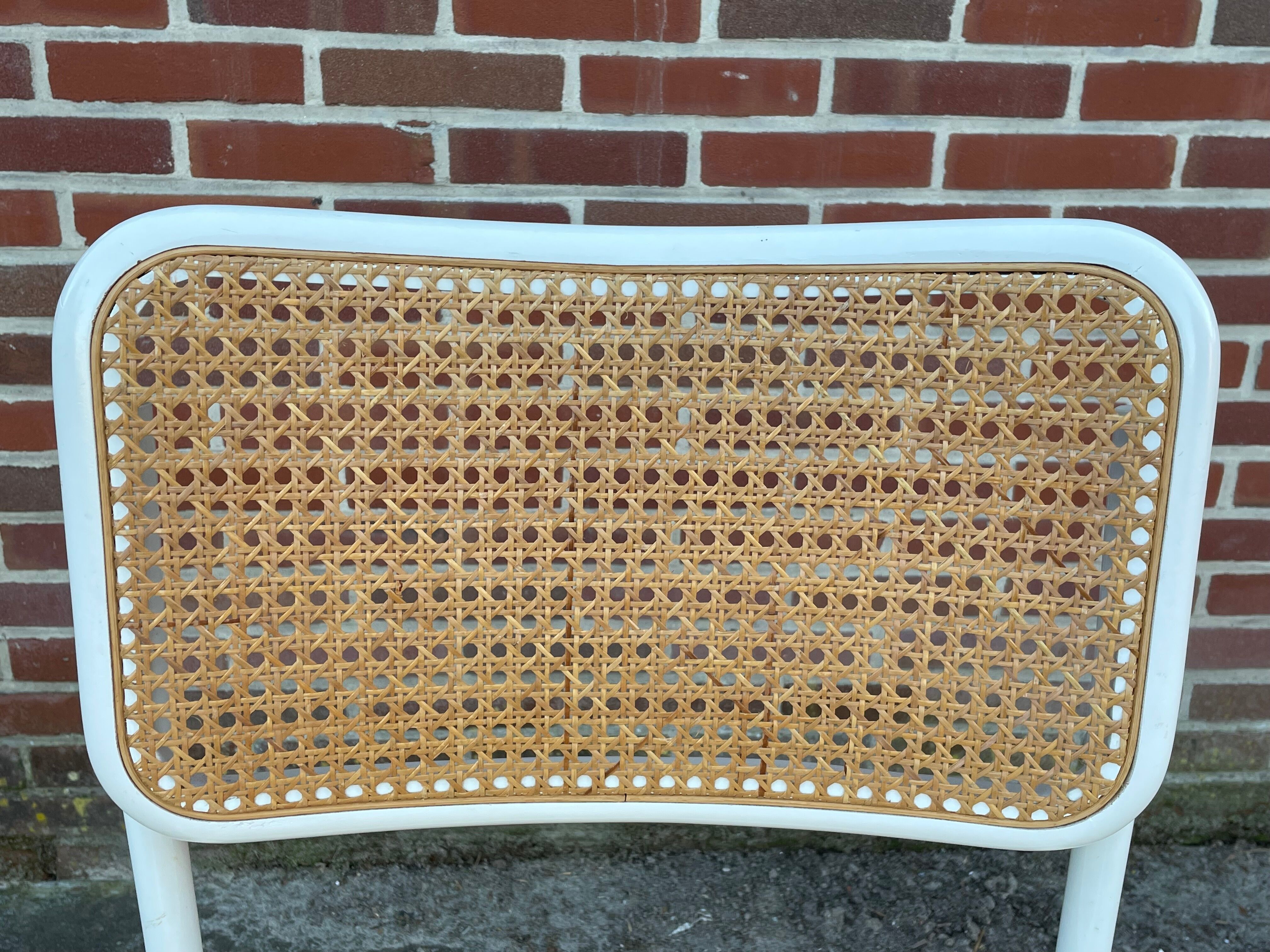 Set of 4 Cesca b32 model chairs in white