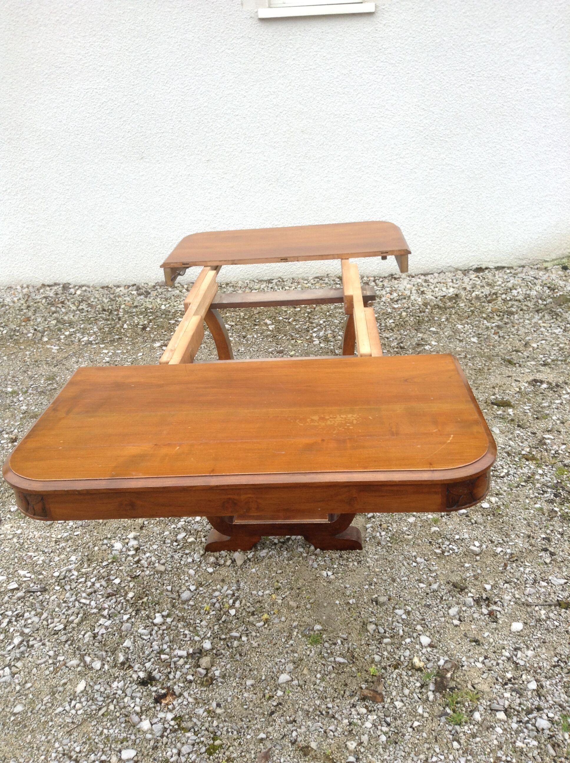 Square table art deco