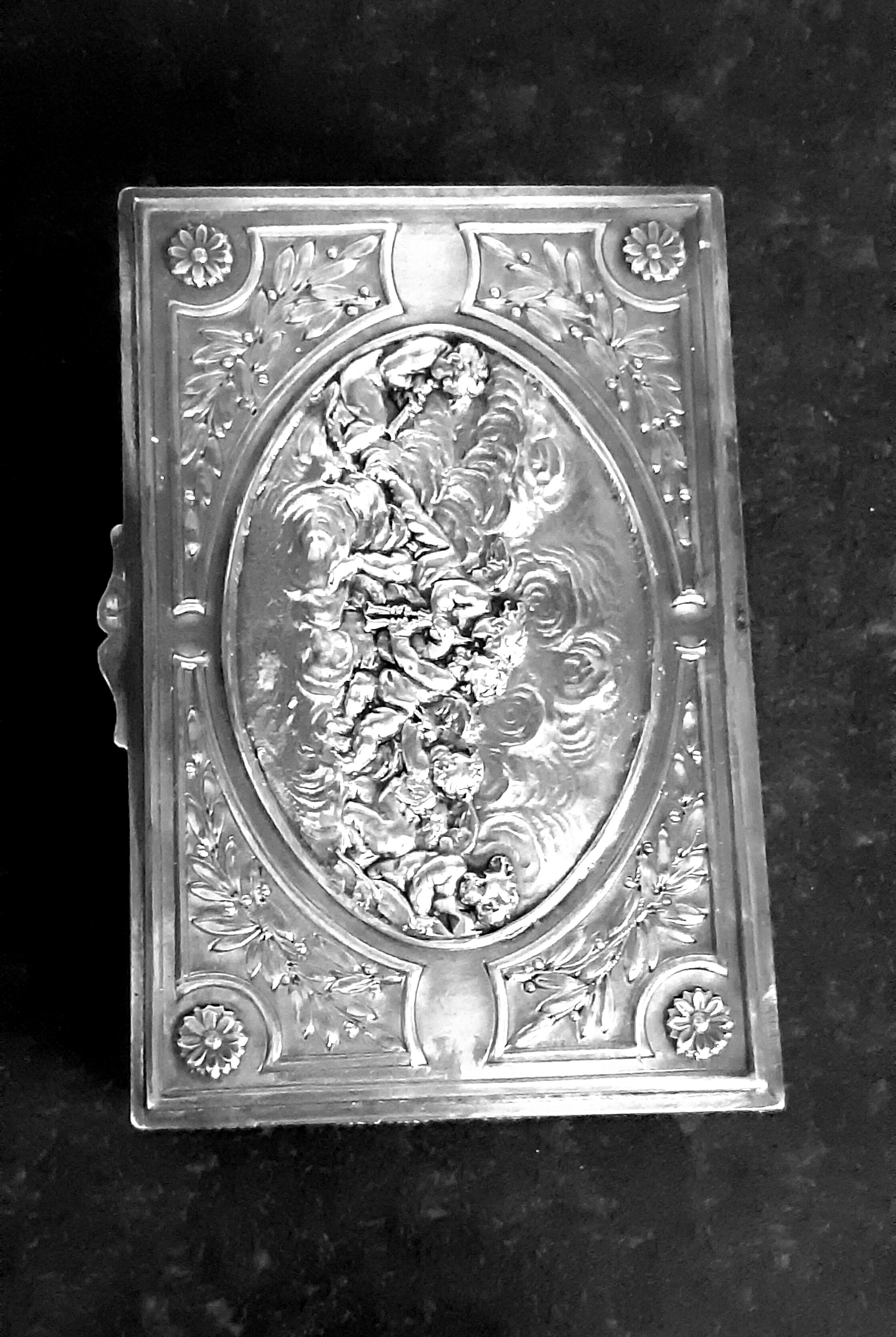 Silver metal jewelry box