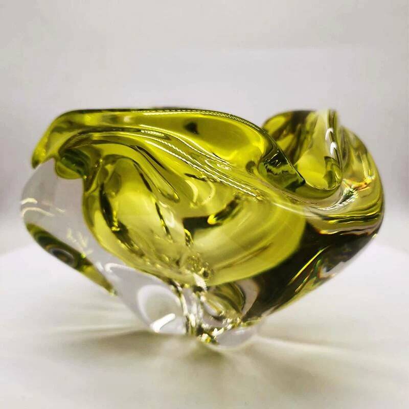 1950s large triangular ashtray - centerpiece or catch-all in Murano glass by Flavio Poli. Made in Italy. 20 x 17 x 13.5 h cm / 2.8 kg.