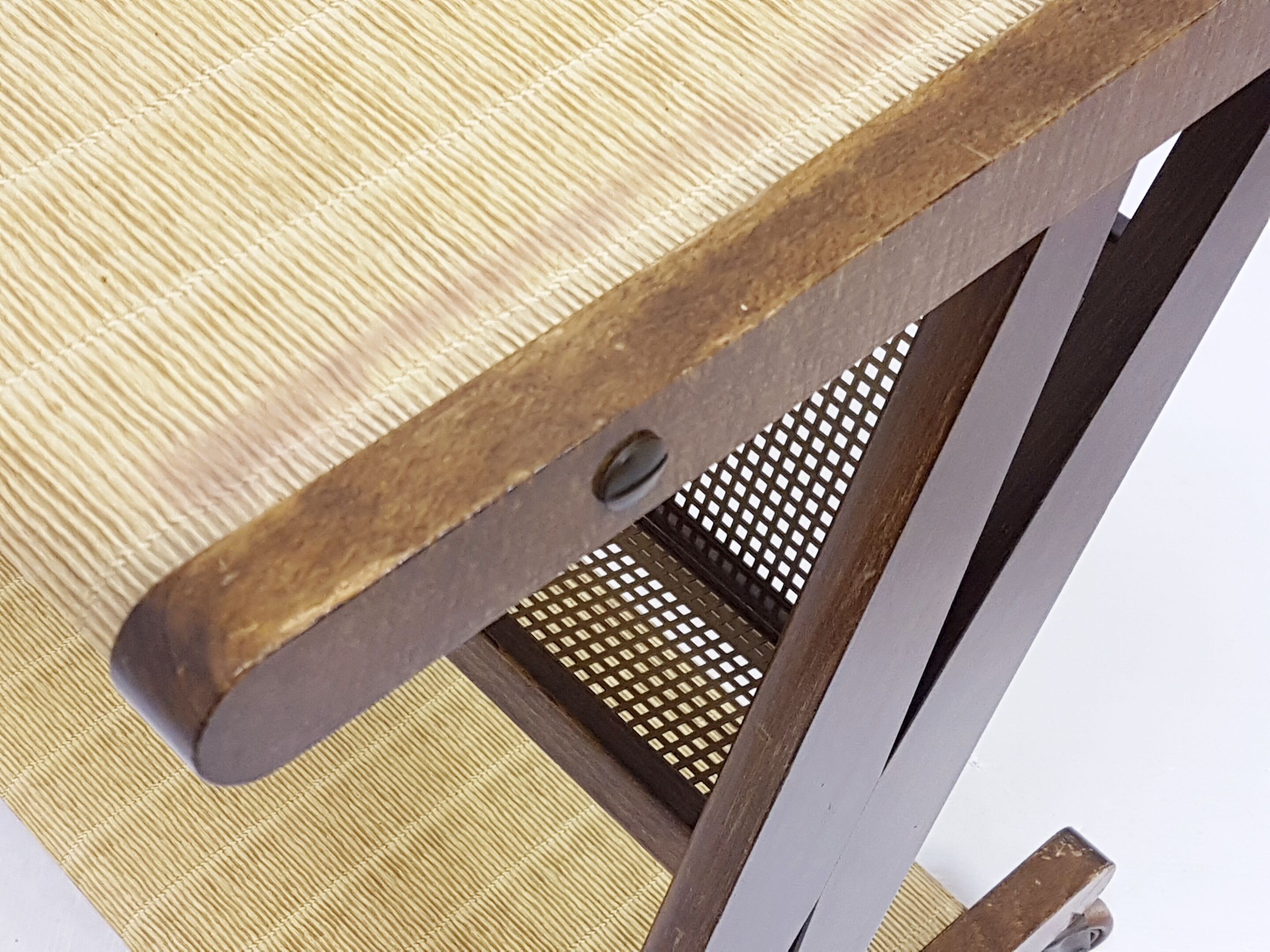 Serving table 1960