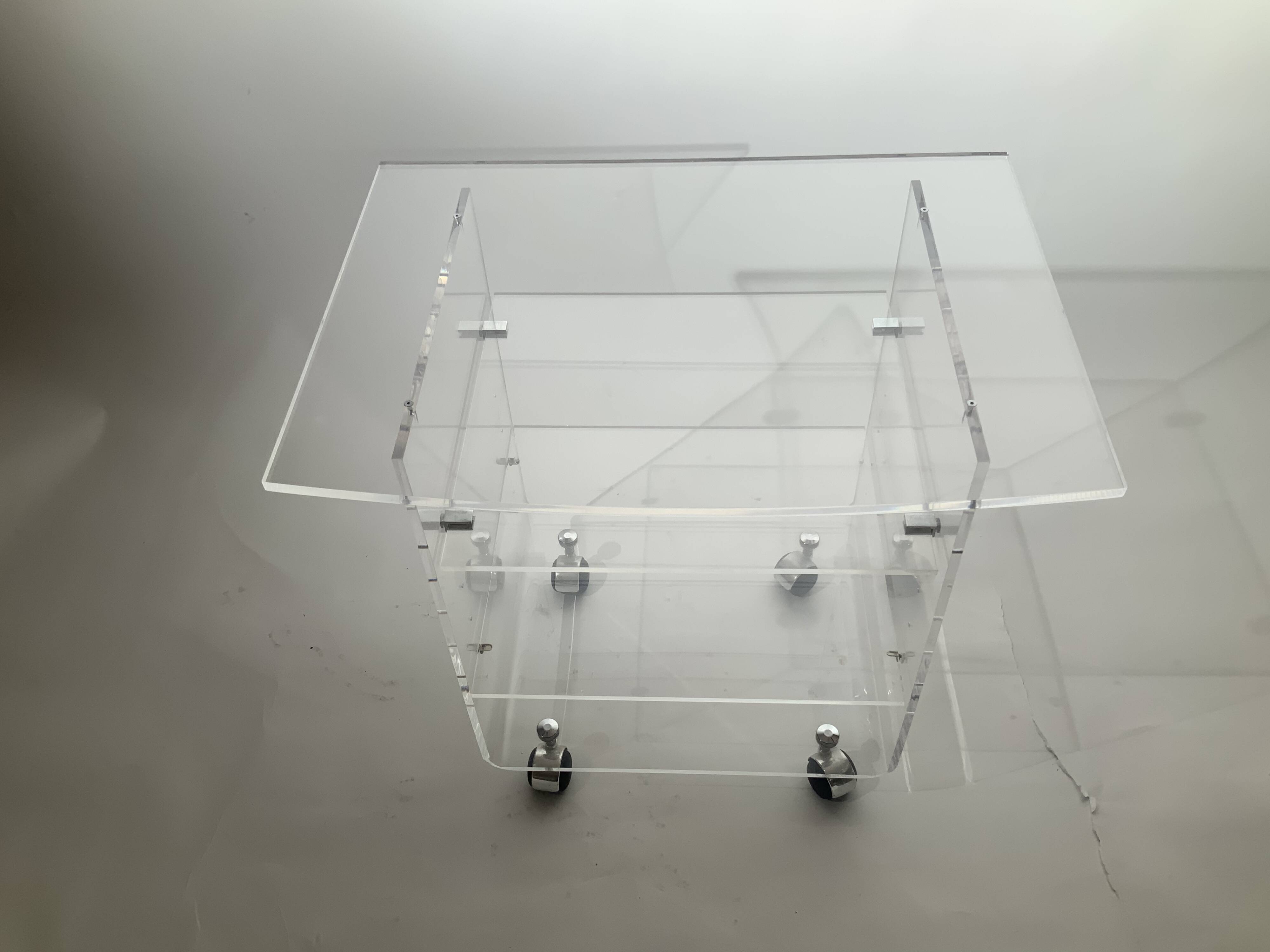 Dessert meuble TV Plexiglas David Lange