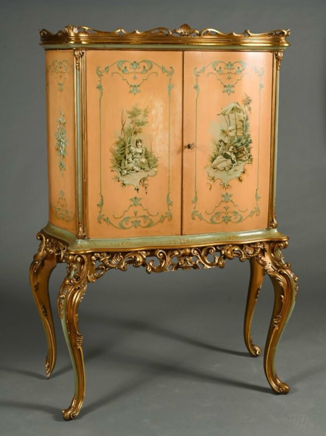 Dressing table in Italian baroque style made of painted wood…