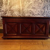 Neo-Basque style chest